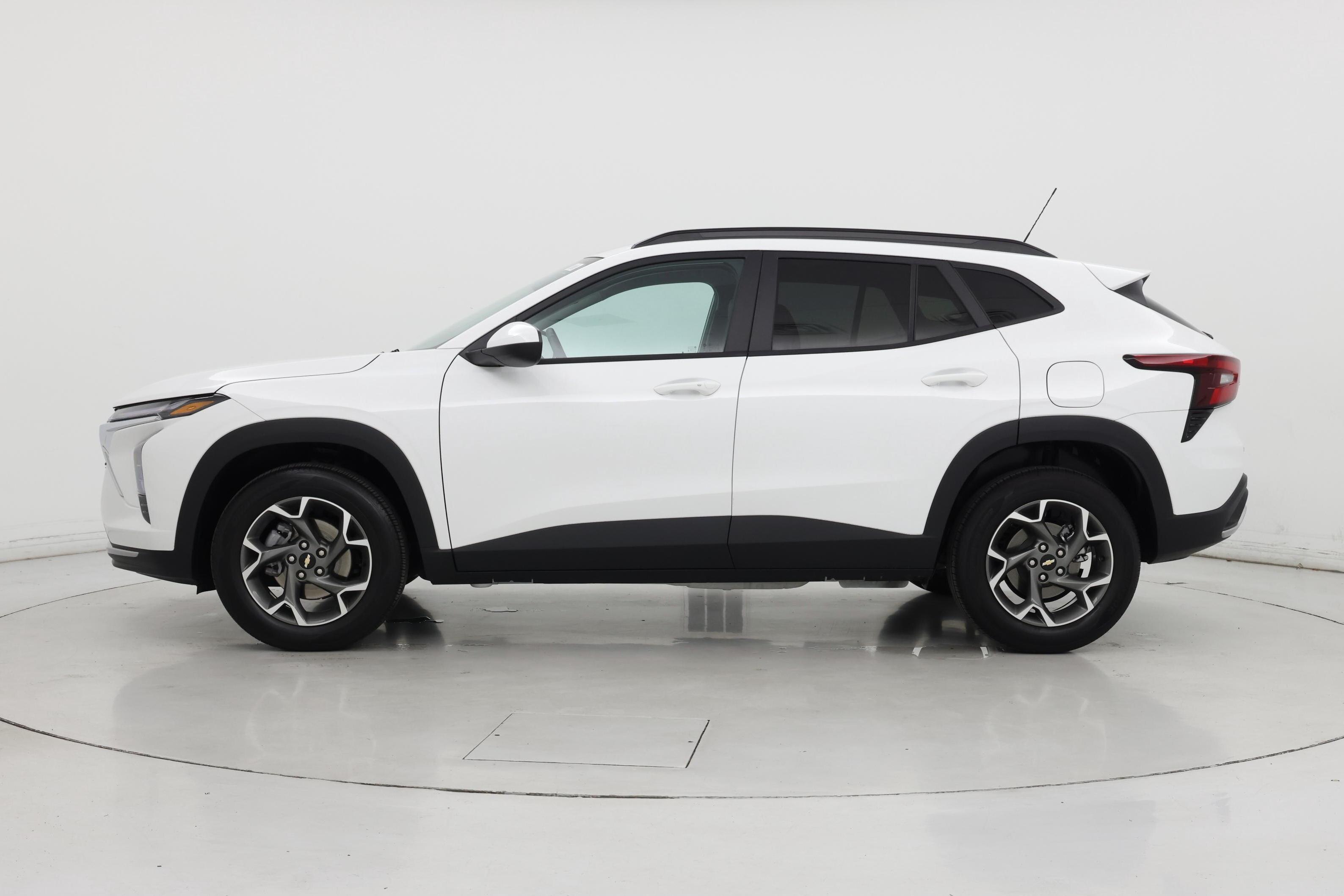 Thumbnail: 2025 Chevrolet Trax - 3