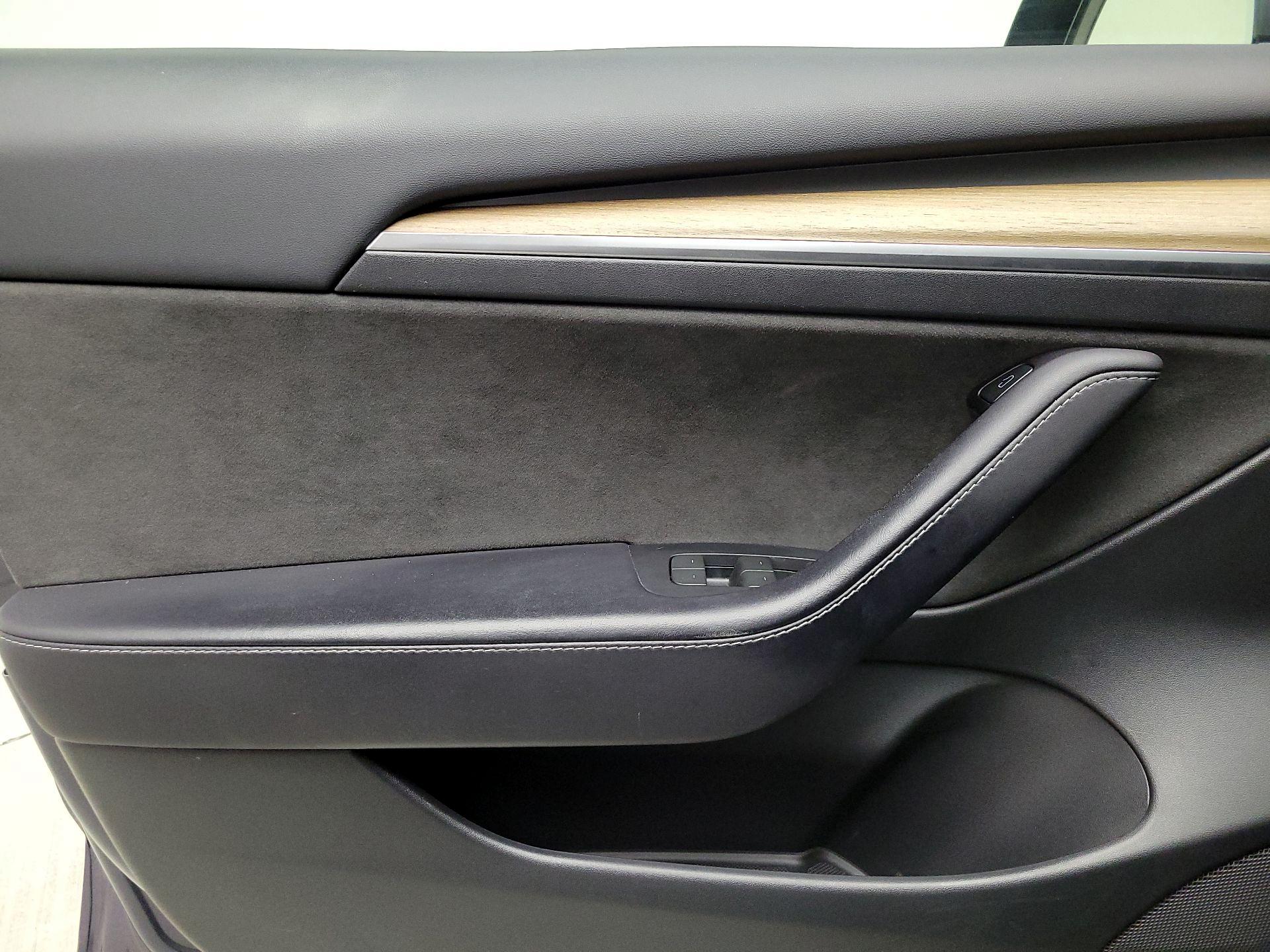 Thumbnail: 2023 Tesla Model 3 - 11