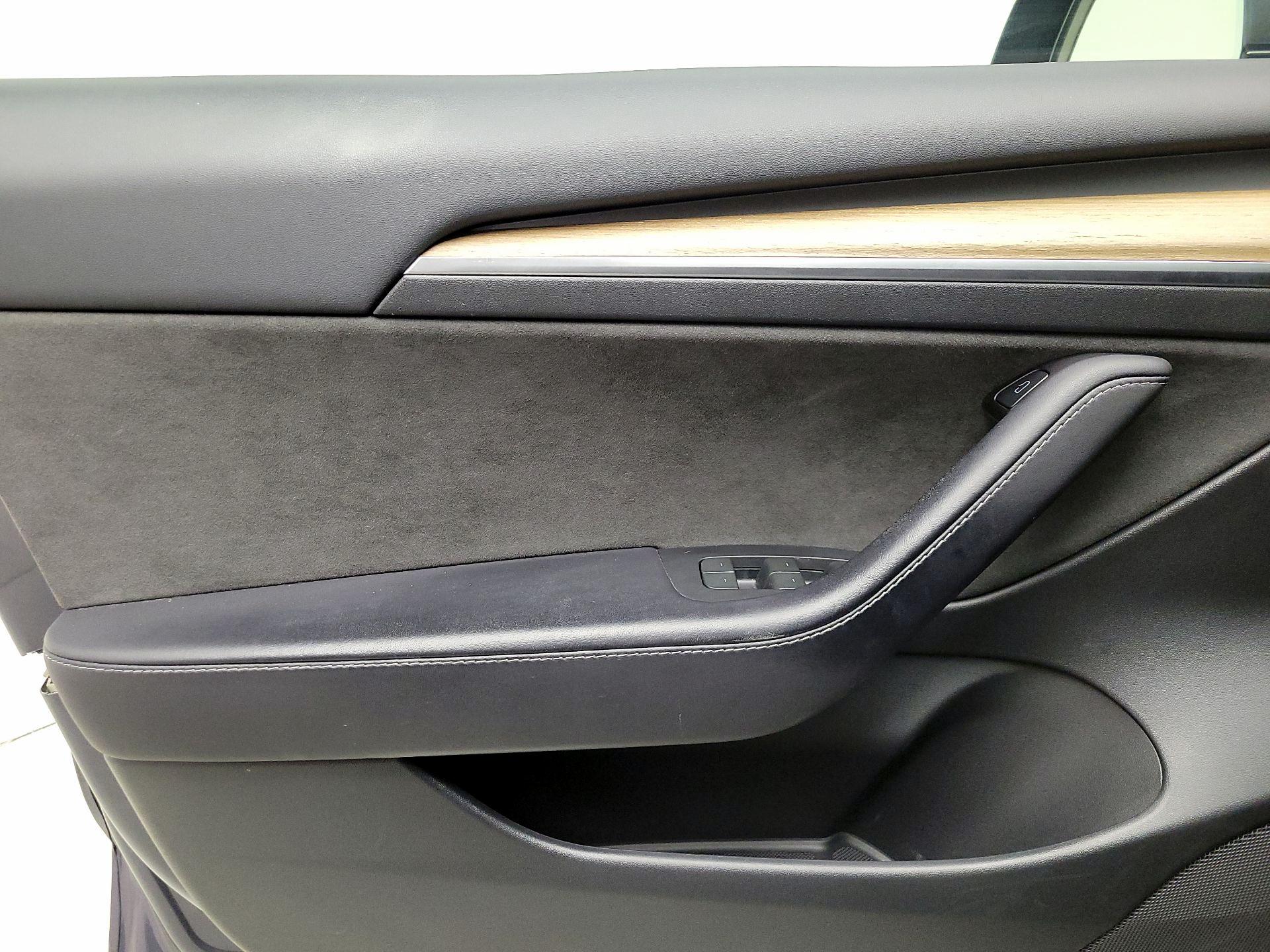Thumbnail: 2023 Tesla Model 3 - 12