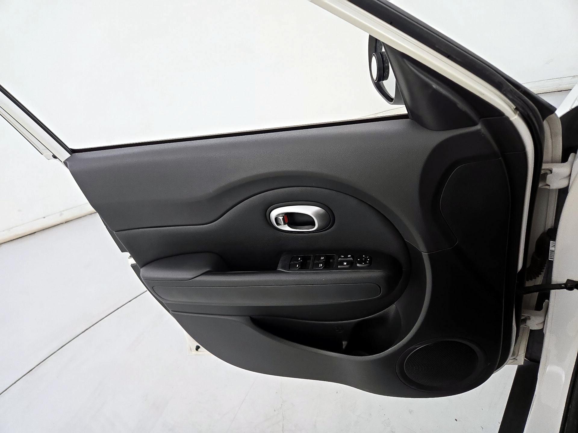 Thumbnail: 2016 Kia Soul - 12