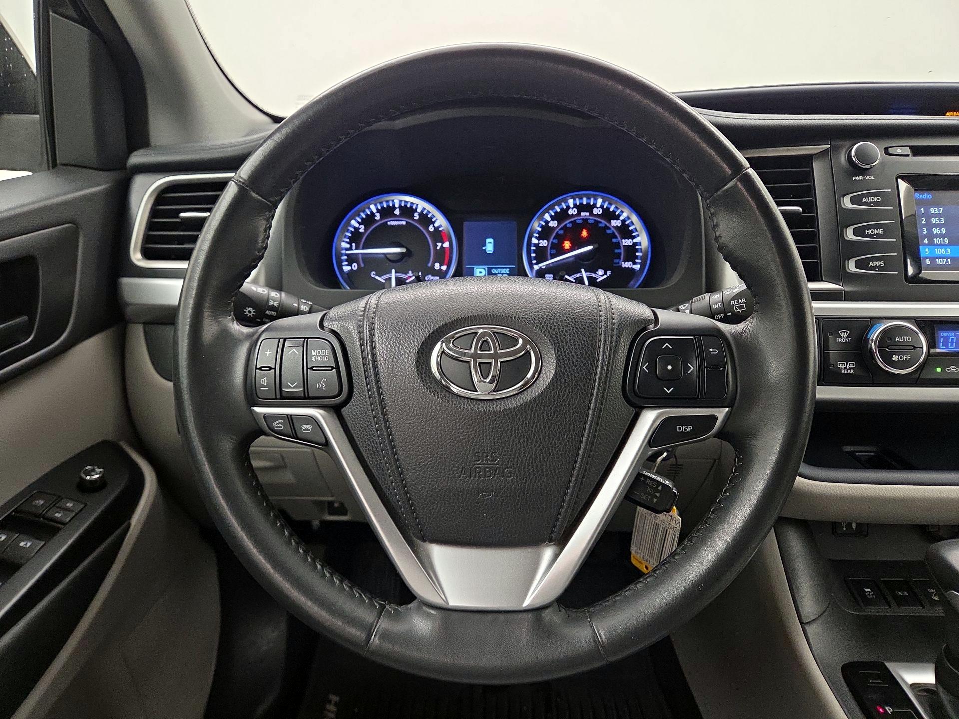 Thumbnail: 2014 Toyota Highlander - 10