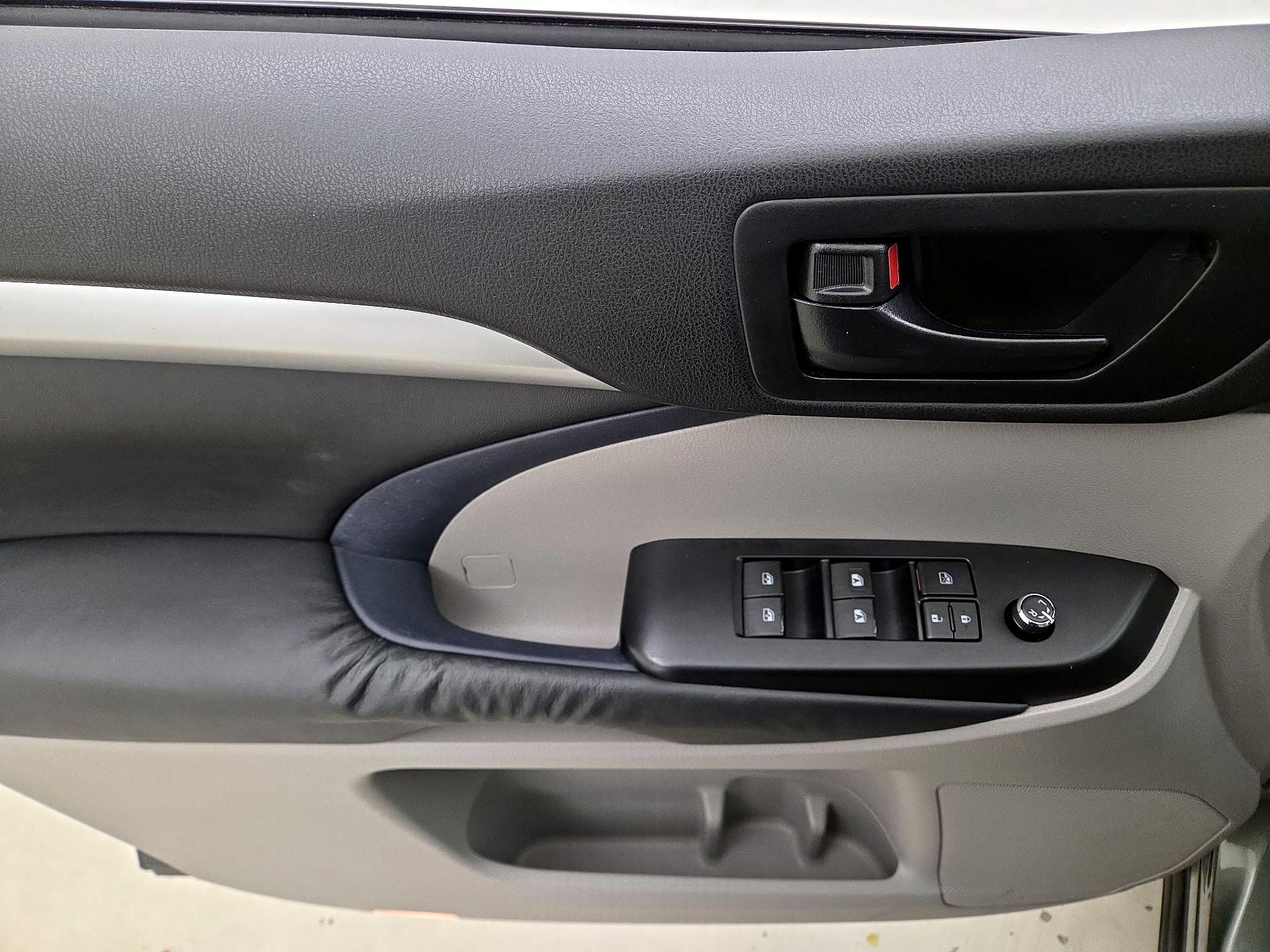 Thumbnail: 2014 Toyota Highlander - 12