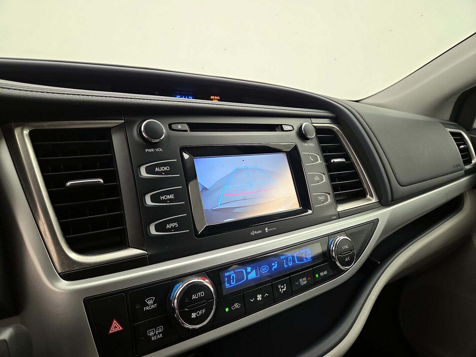 Thumbnail: 2014 Toyota Highlander - 13