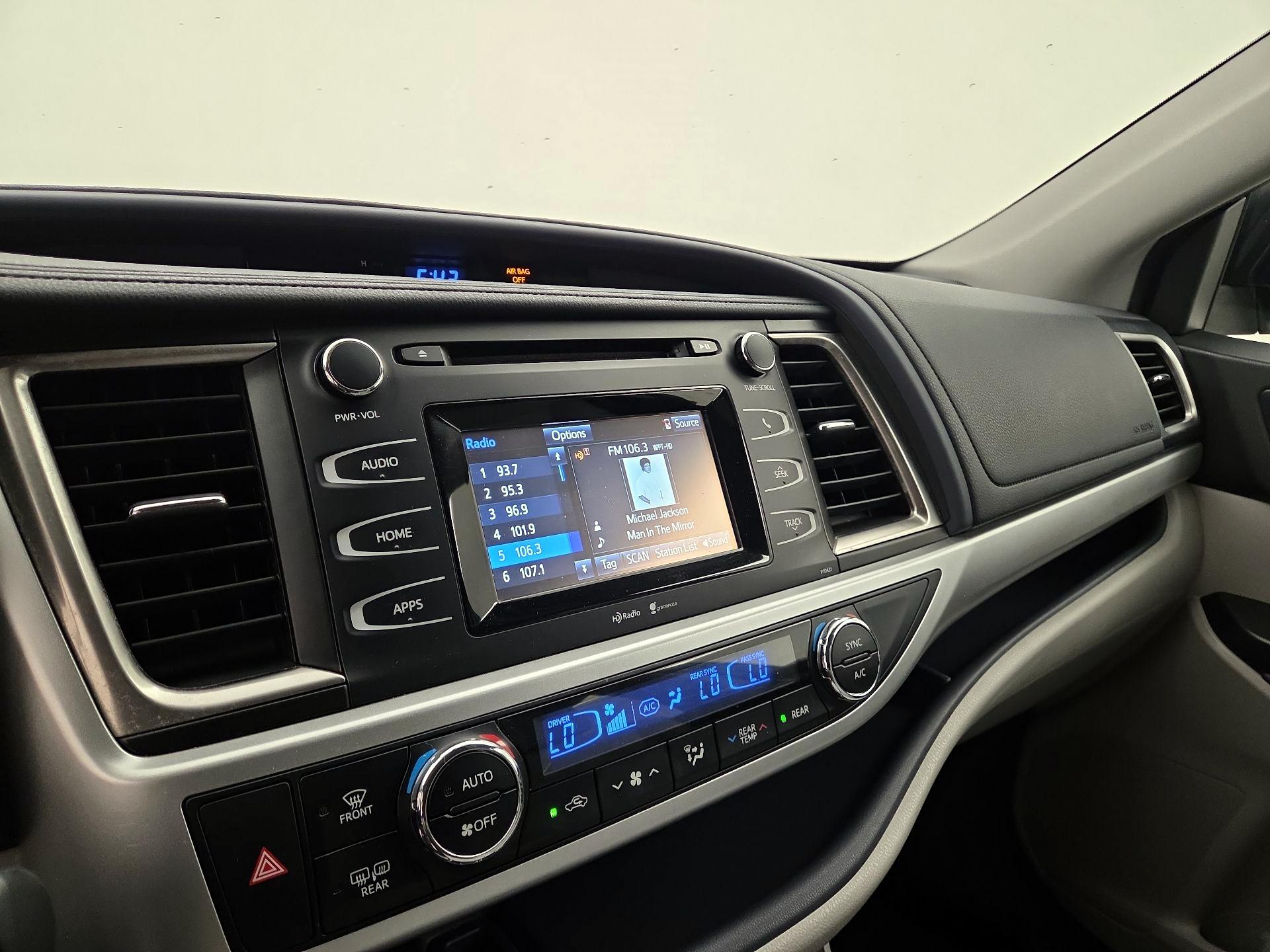 Thumbnail: 2014 Toyota Highlander - 14