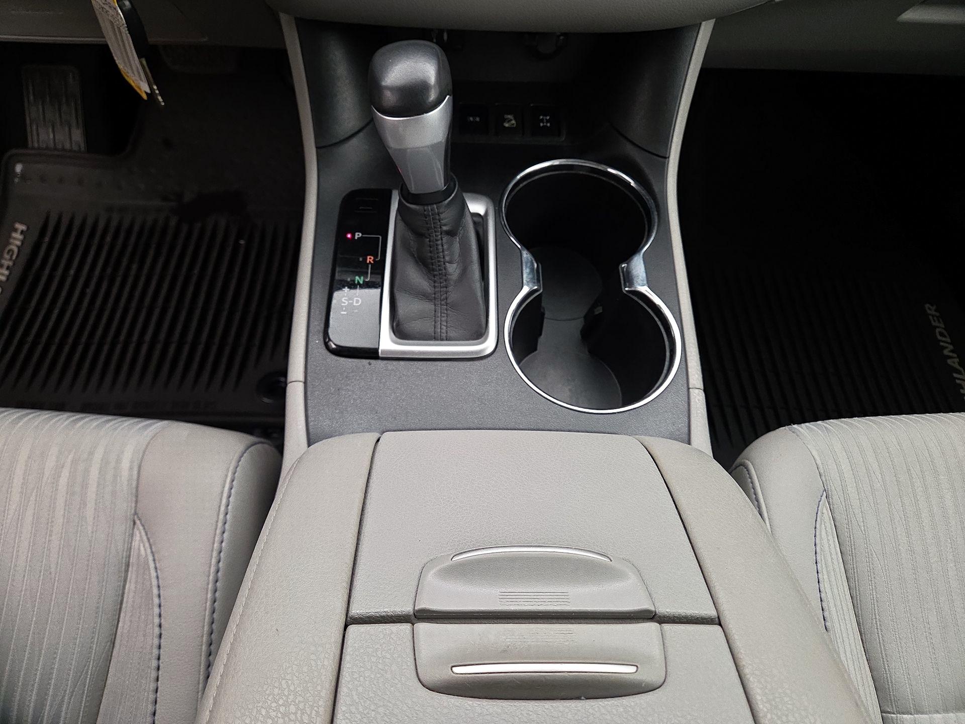 Thumbnail: 2014 Toyota Highlander - 16