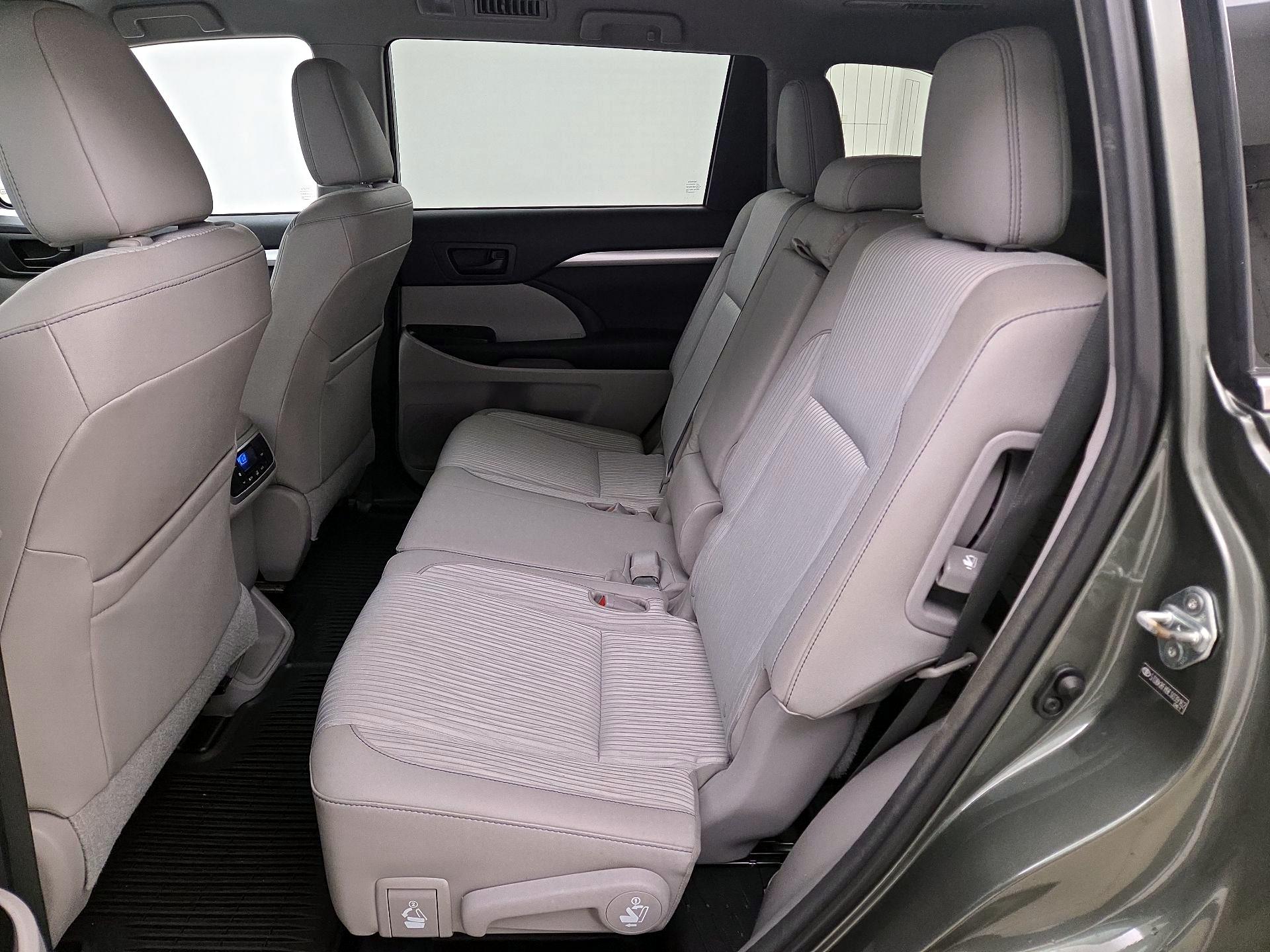 Thumbnail: 2014 Toyota Highlander - 18