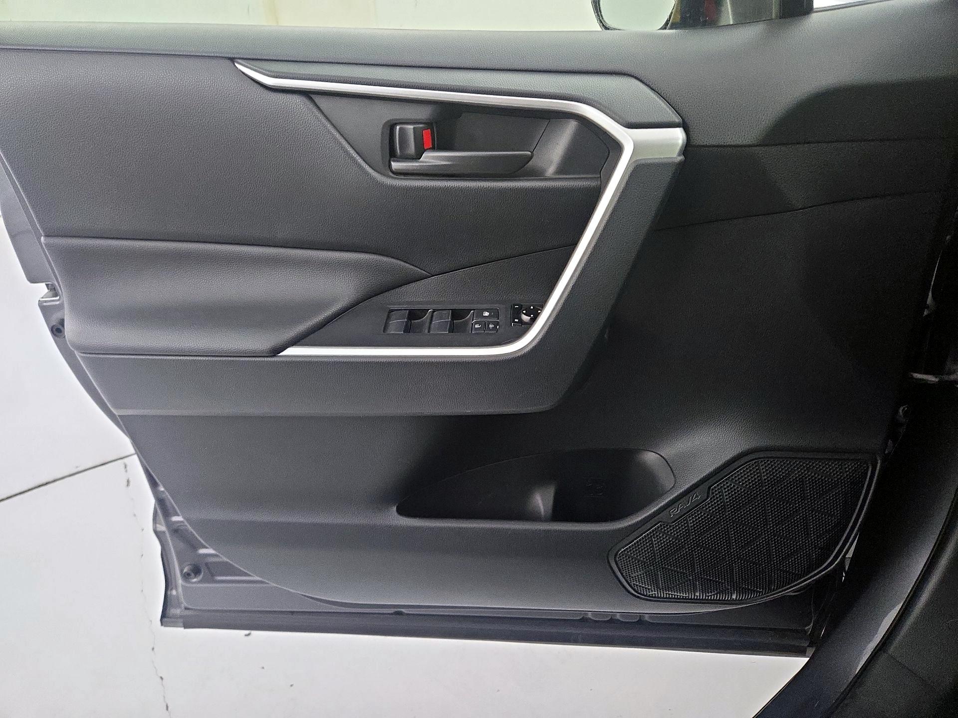 Thumbnail: 2019 Toyota RAV4 - 12