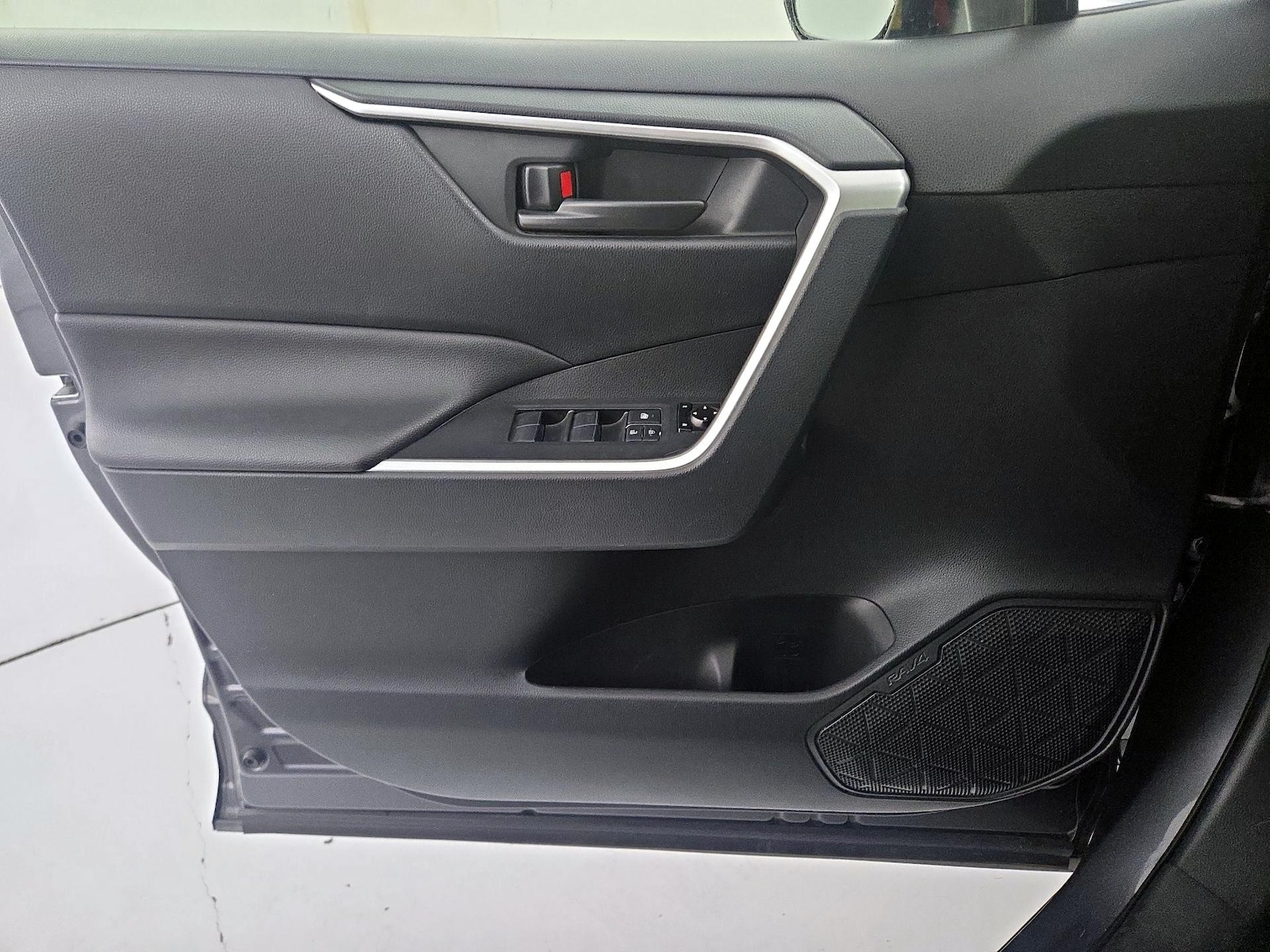 2019 Toyota RAV4 LE - Photo 13