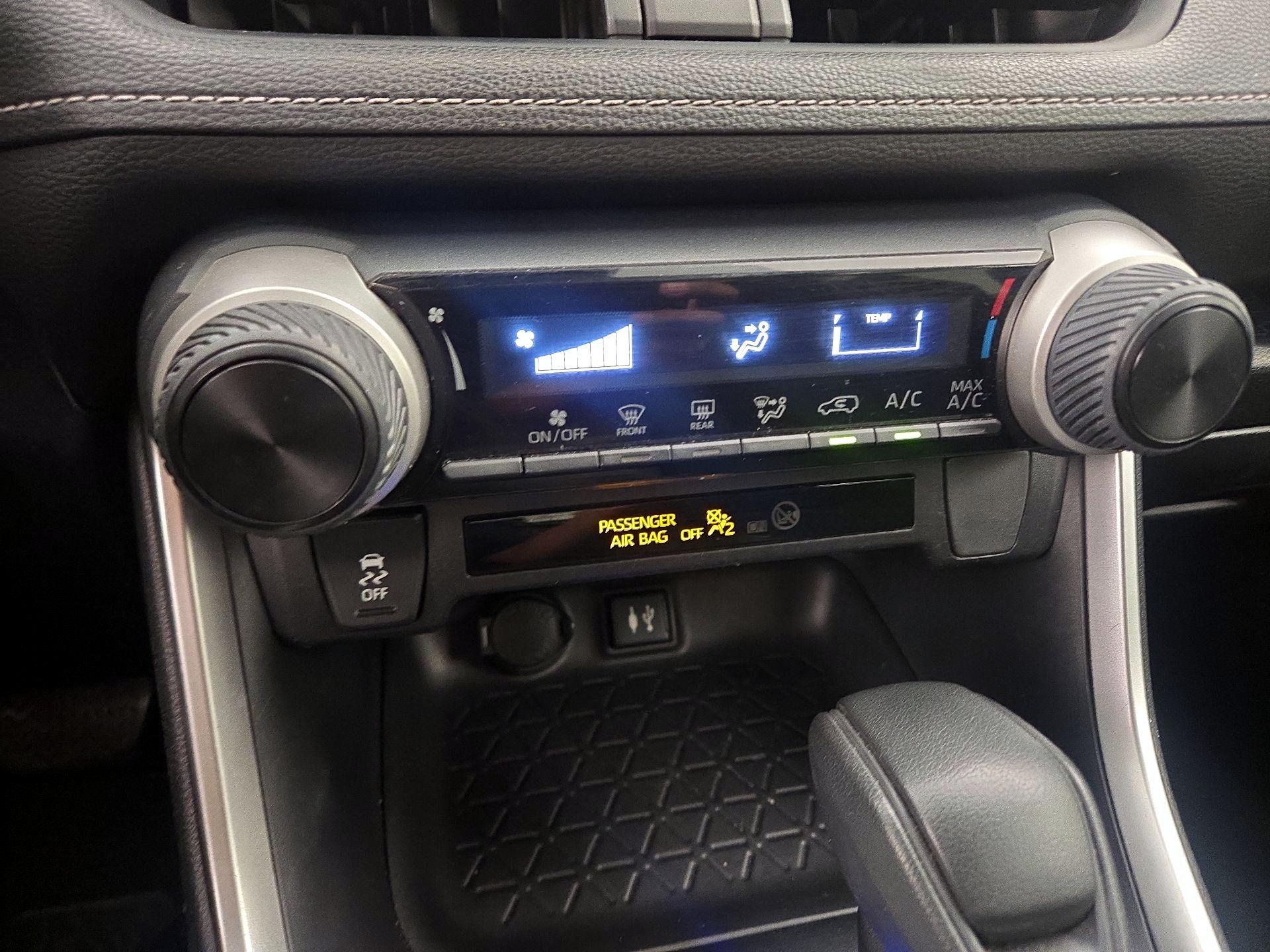 Thumbnail: 2019 Toyota RAV4 - 16