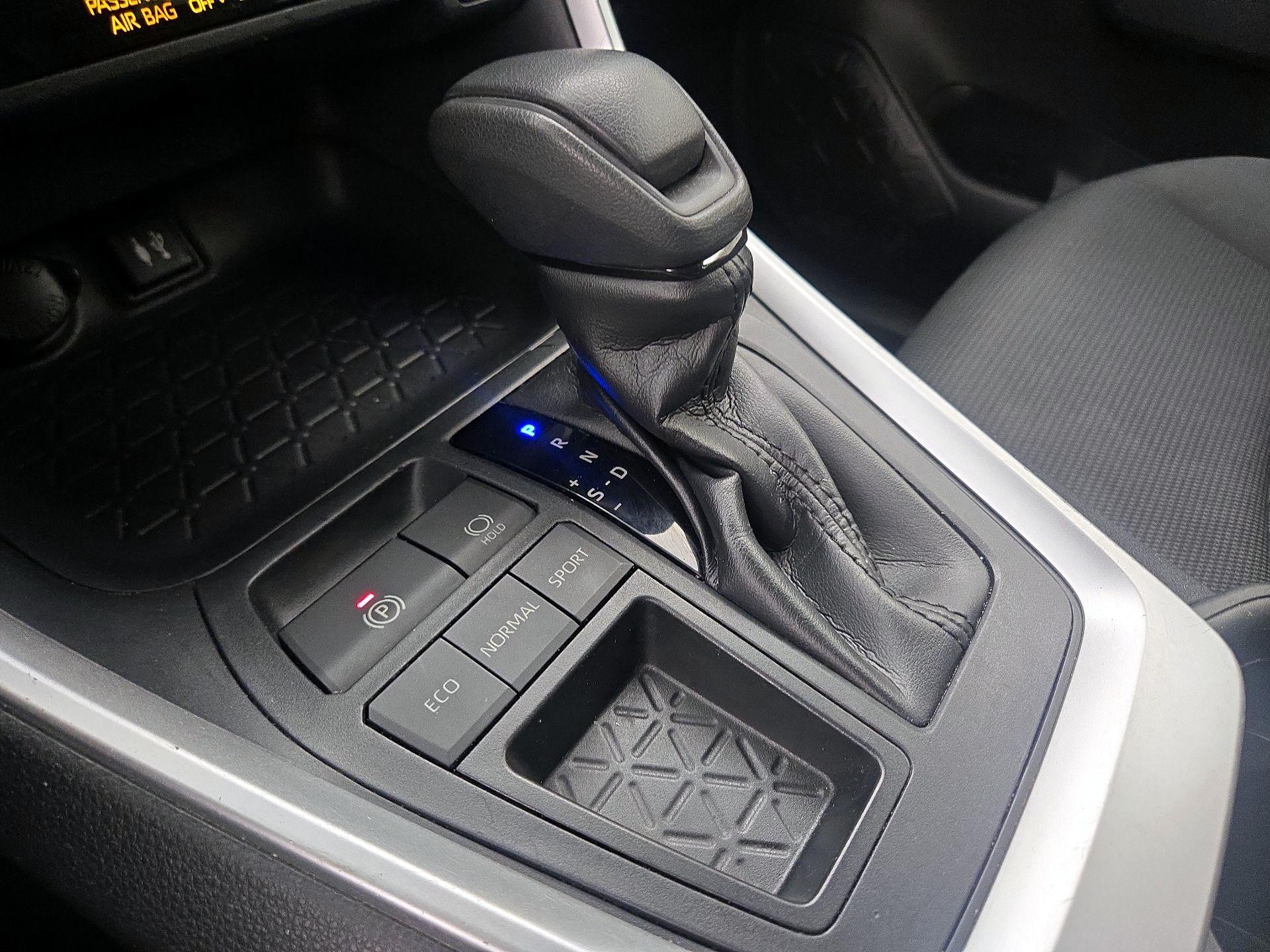 Thumbnail: 2019 Toyota RAV4 - 17