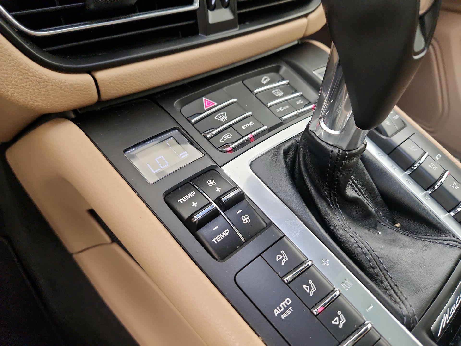 Thumbnail: 2021 Porsche Macan - 17