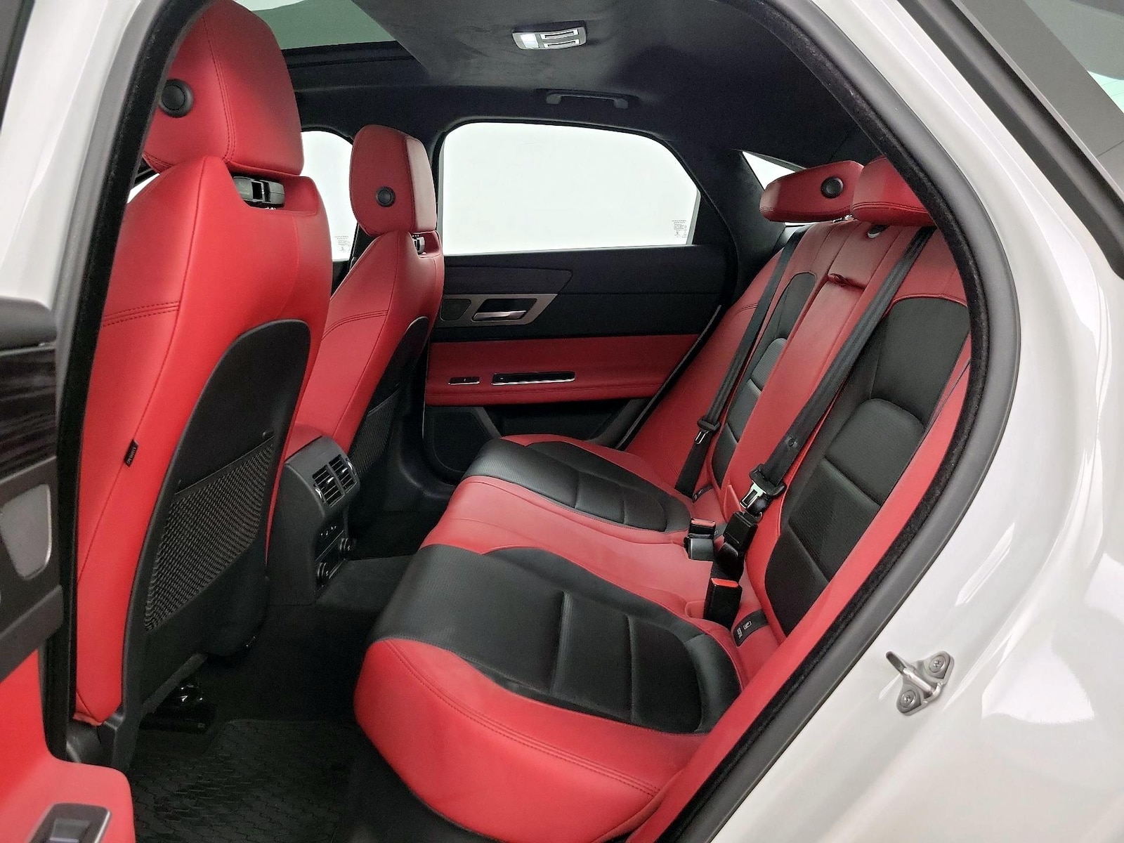 2020 Jaguar XF S - Photo 22
