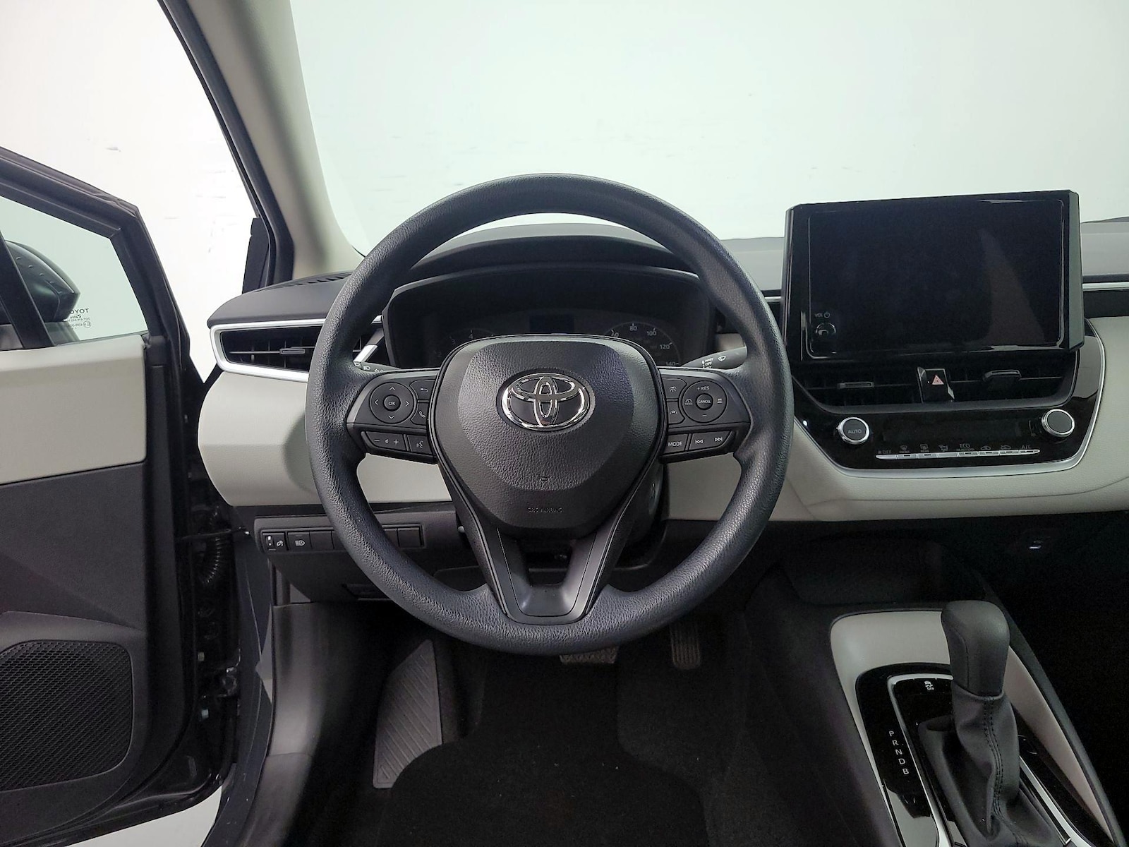 2025 Toyota Corolla LE - Photo 11