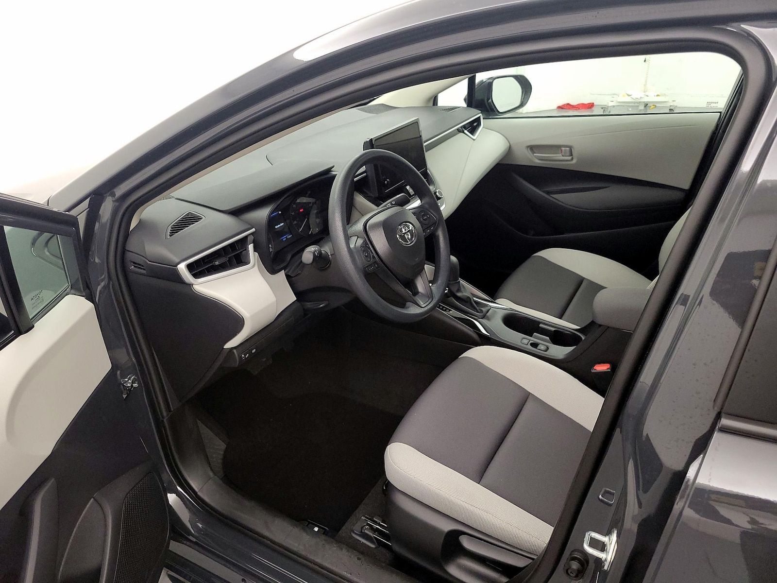 2025 Toyota Corolla LE - Photo 12