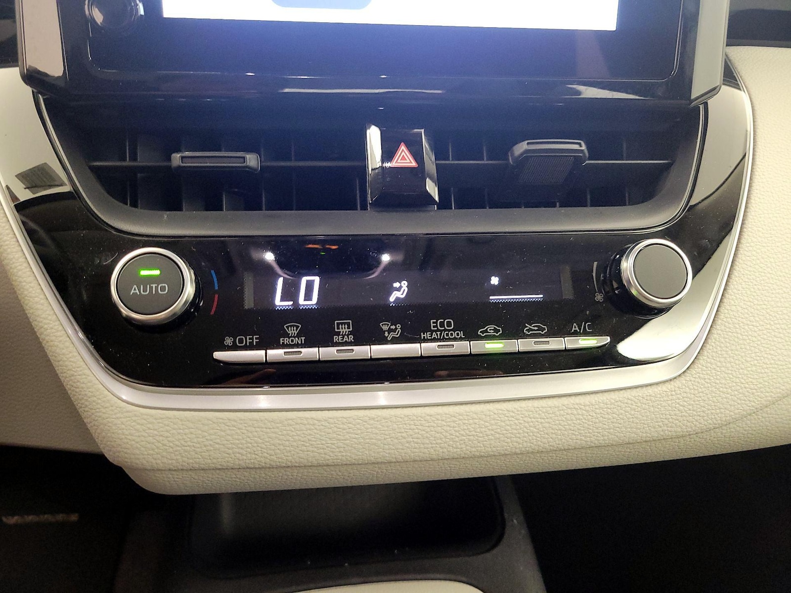 2025 Toyota Corolla LE - Photo 17