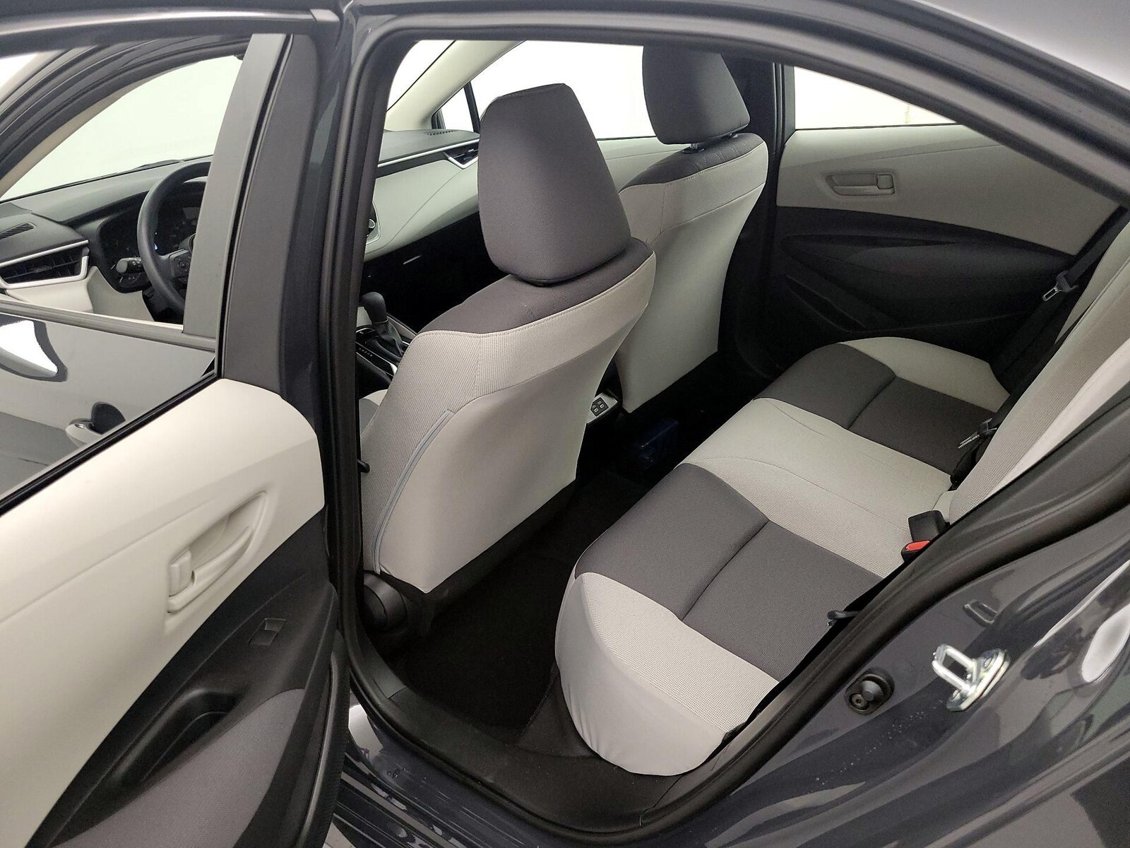 2025 Toyota Corolla LE - Photo 20