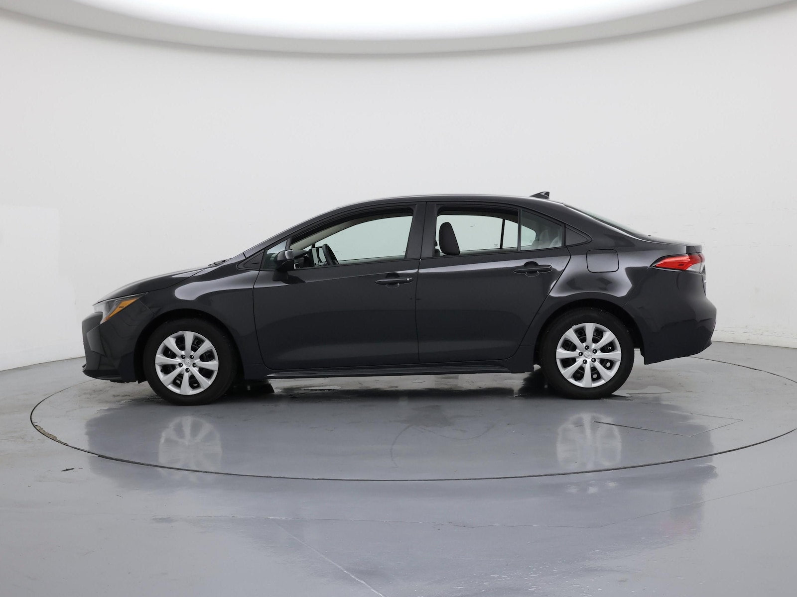 2025 Toyota Corolla LE - Photo 4