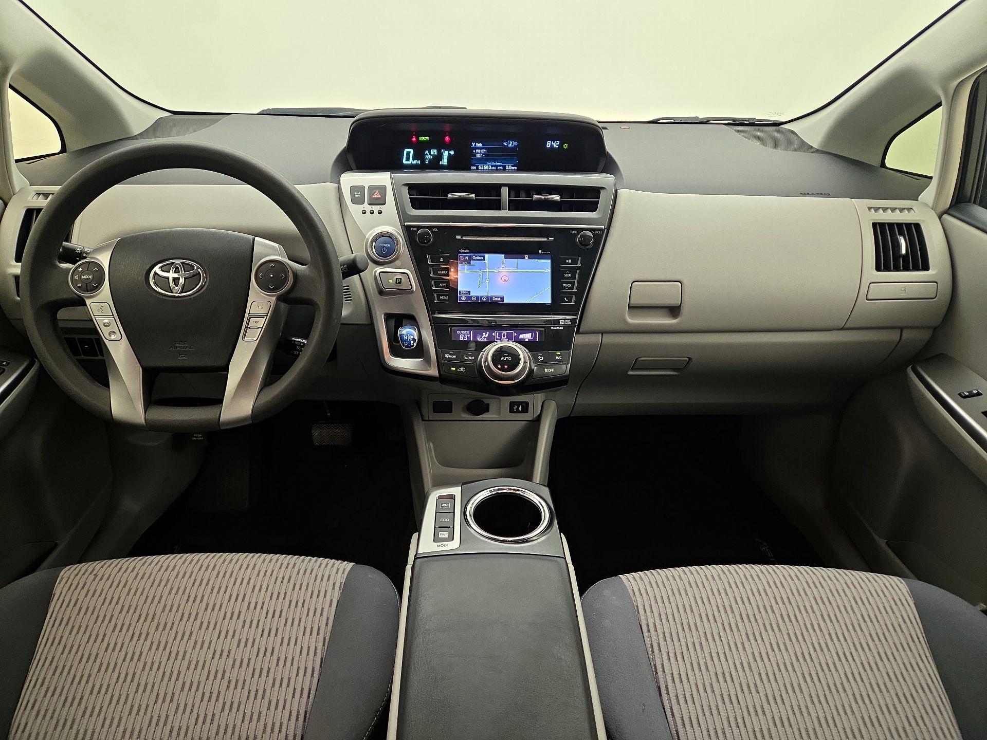 Thumbnail: 2015 Toyota Prius v - 9