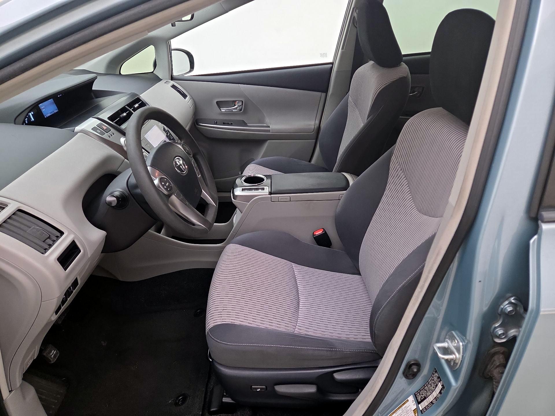 Thumbnail: 2015 Toyota Prius v - 11