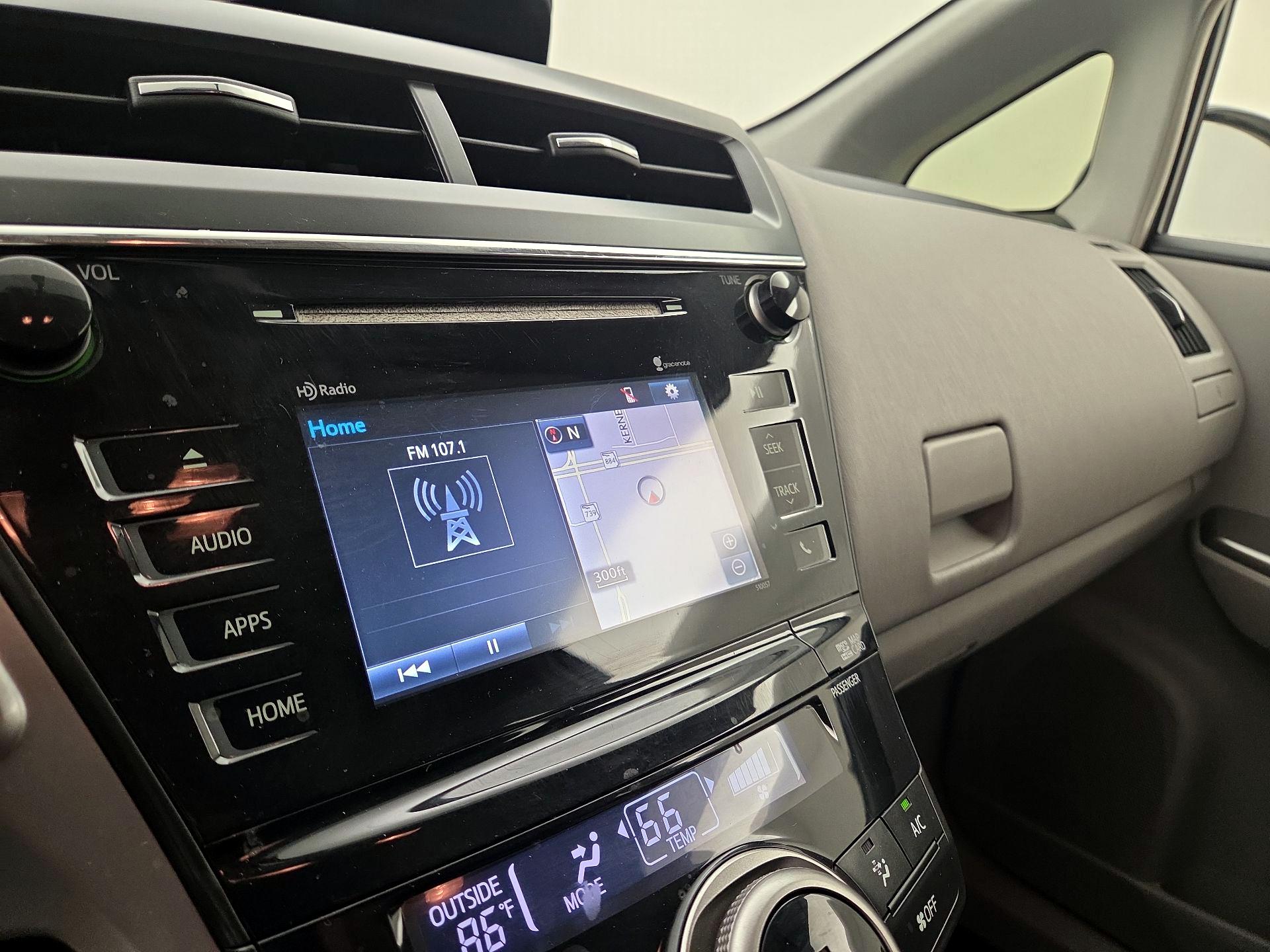 Thumbnail: 2015 Toyota Prius v - 15