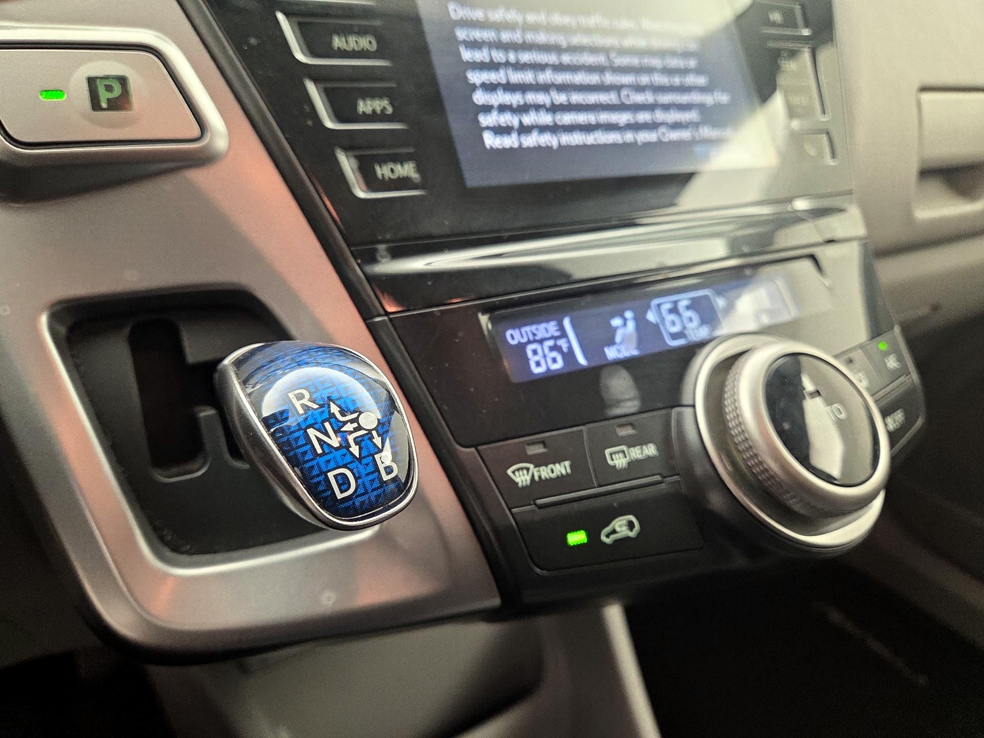 Thumbnail: 2015 Toyota Prius v - 17