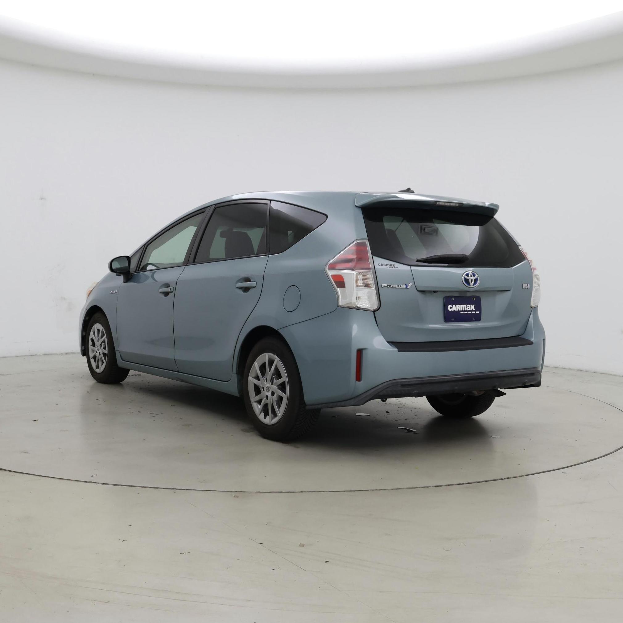 Thumbnail: 2015 Toyota Prius v - 2