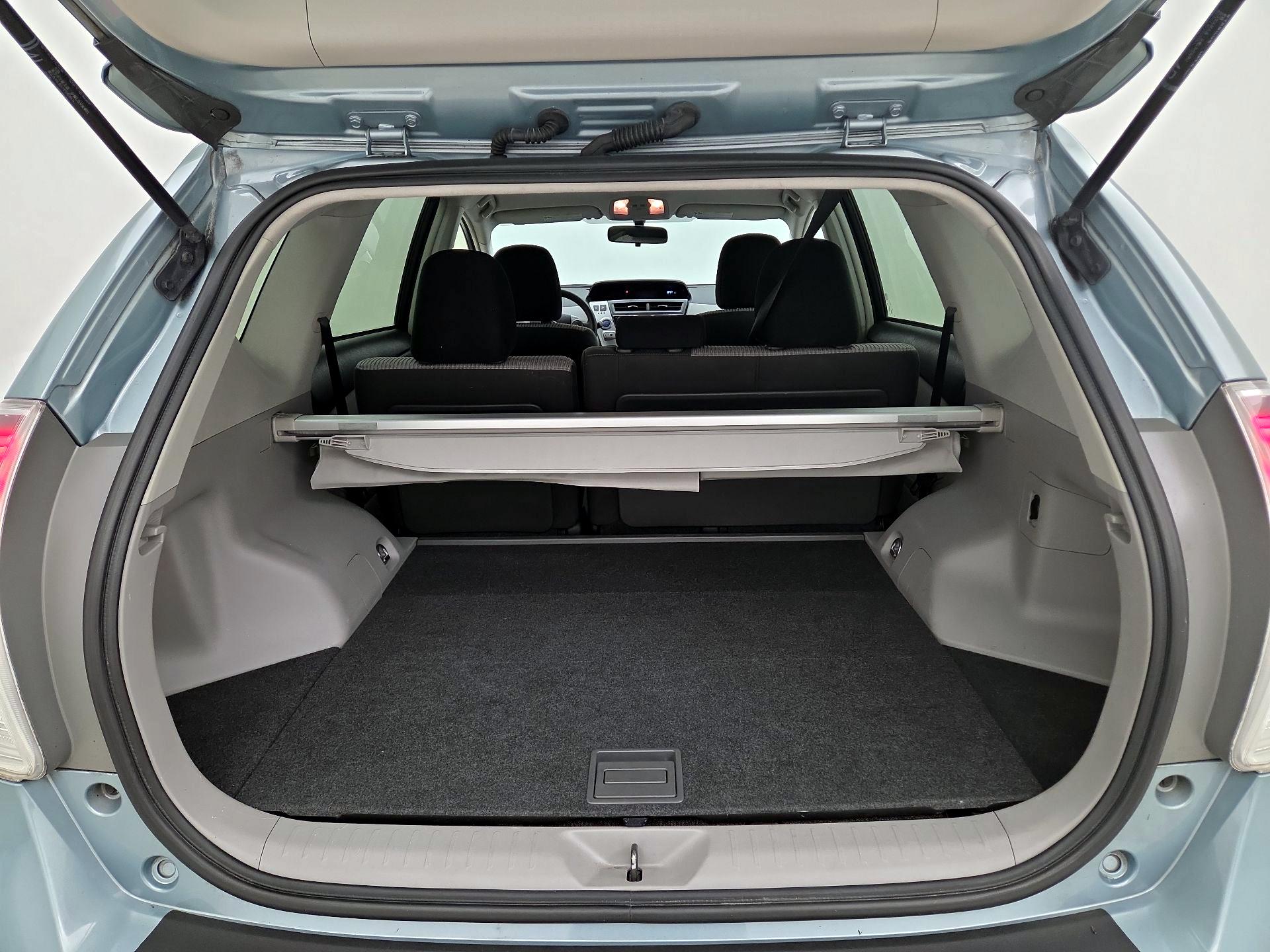 Thumbnail: 2015 Toyota Prius v - 20