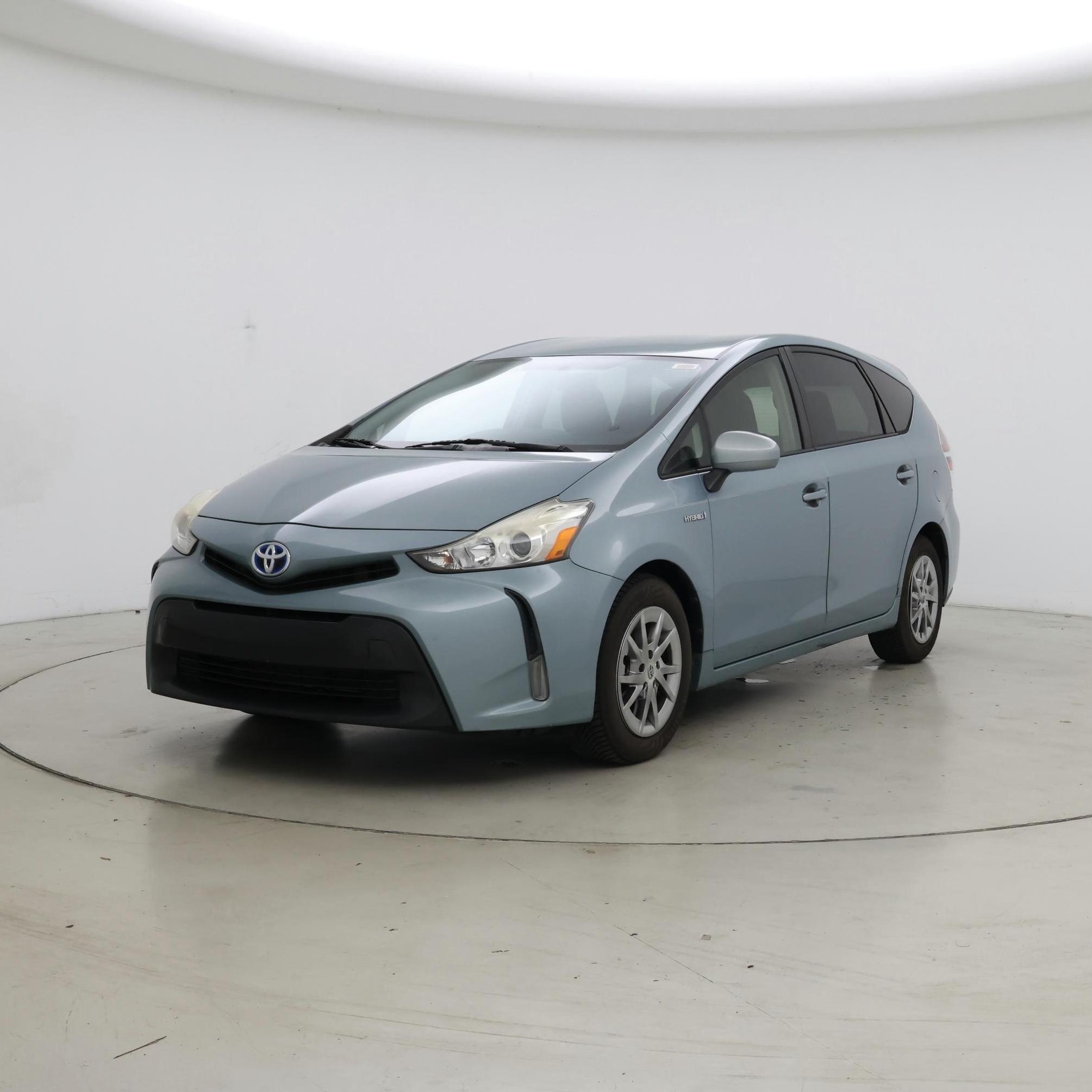 Thumbnail: 2015 Toyota Prius v - 4