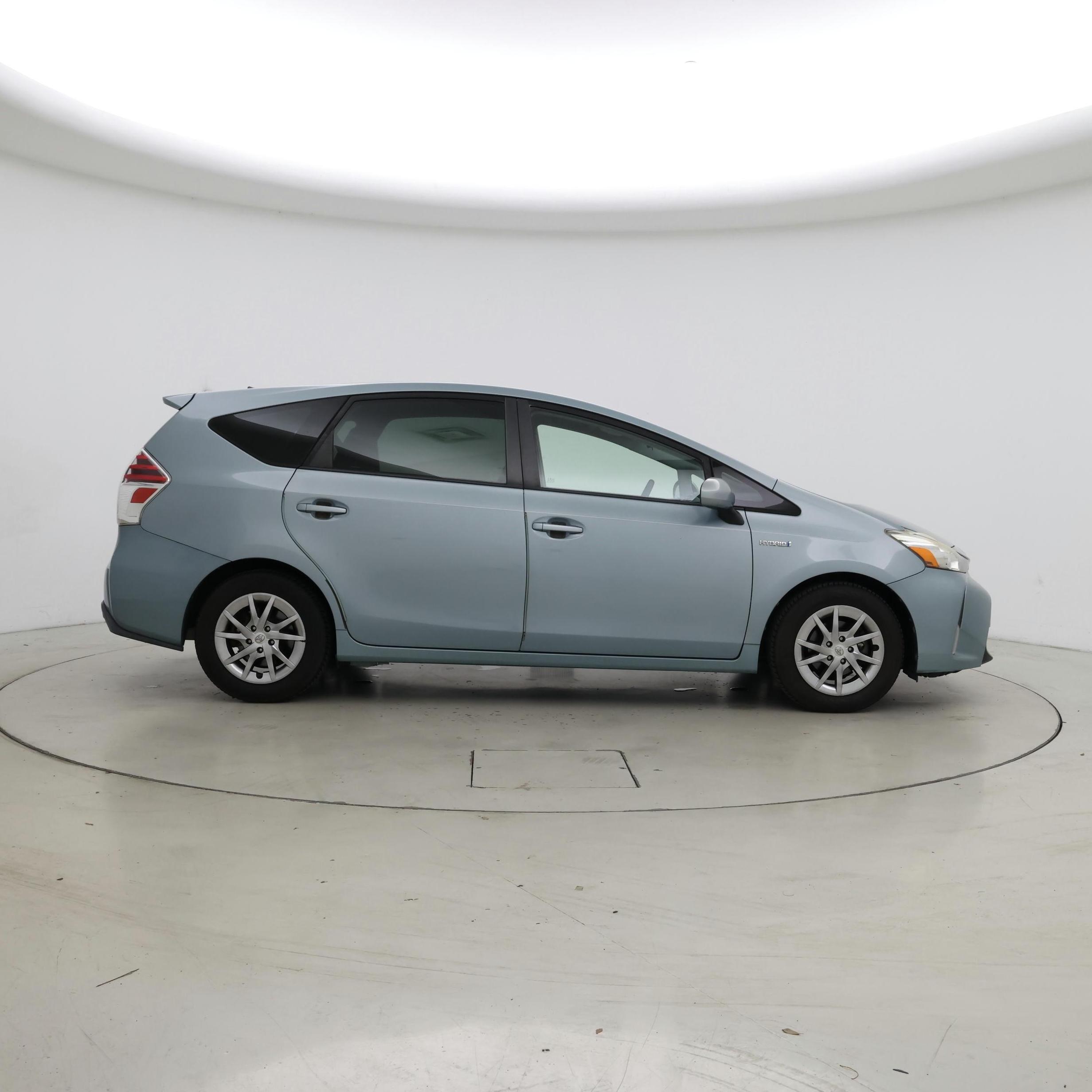 Thumbnail: 2015 Toyota Prius v - 7