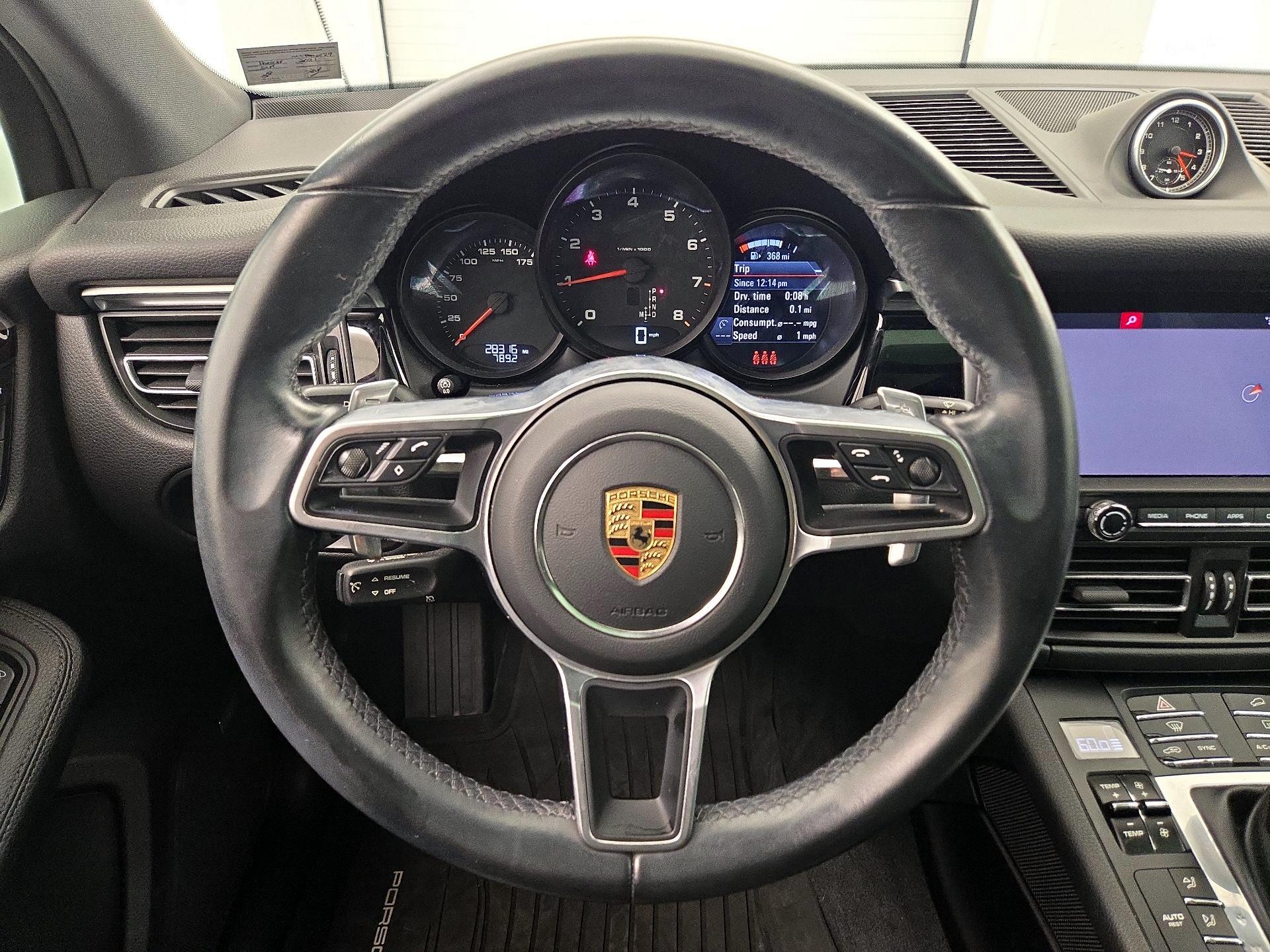 Thumbnail: 2021 Porsche Macan - 10