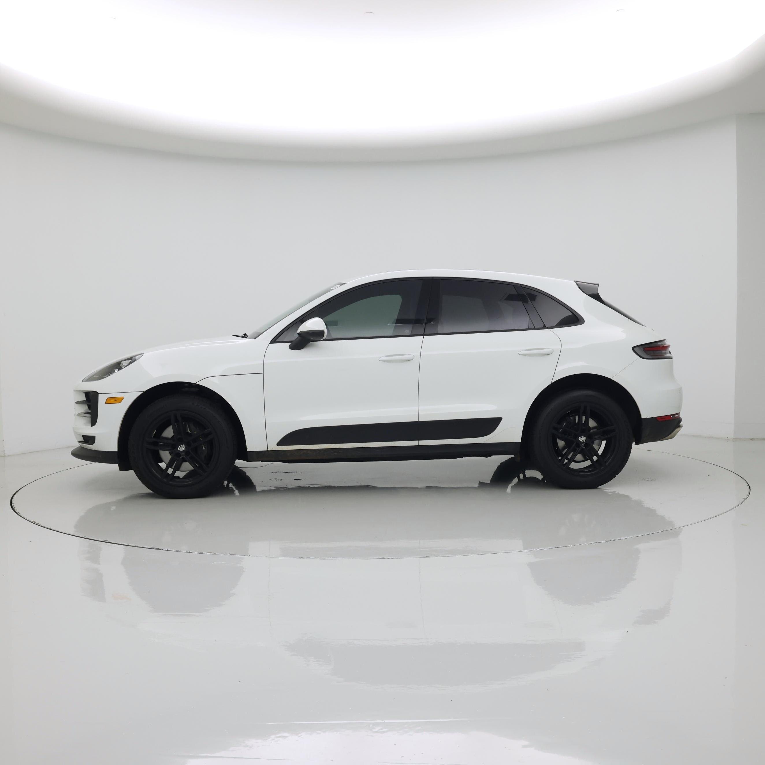 Thumbnail: 2021 Porsche Macan - 3