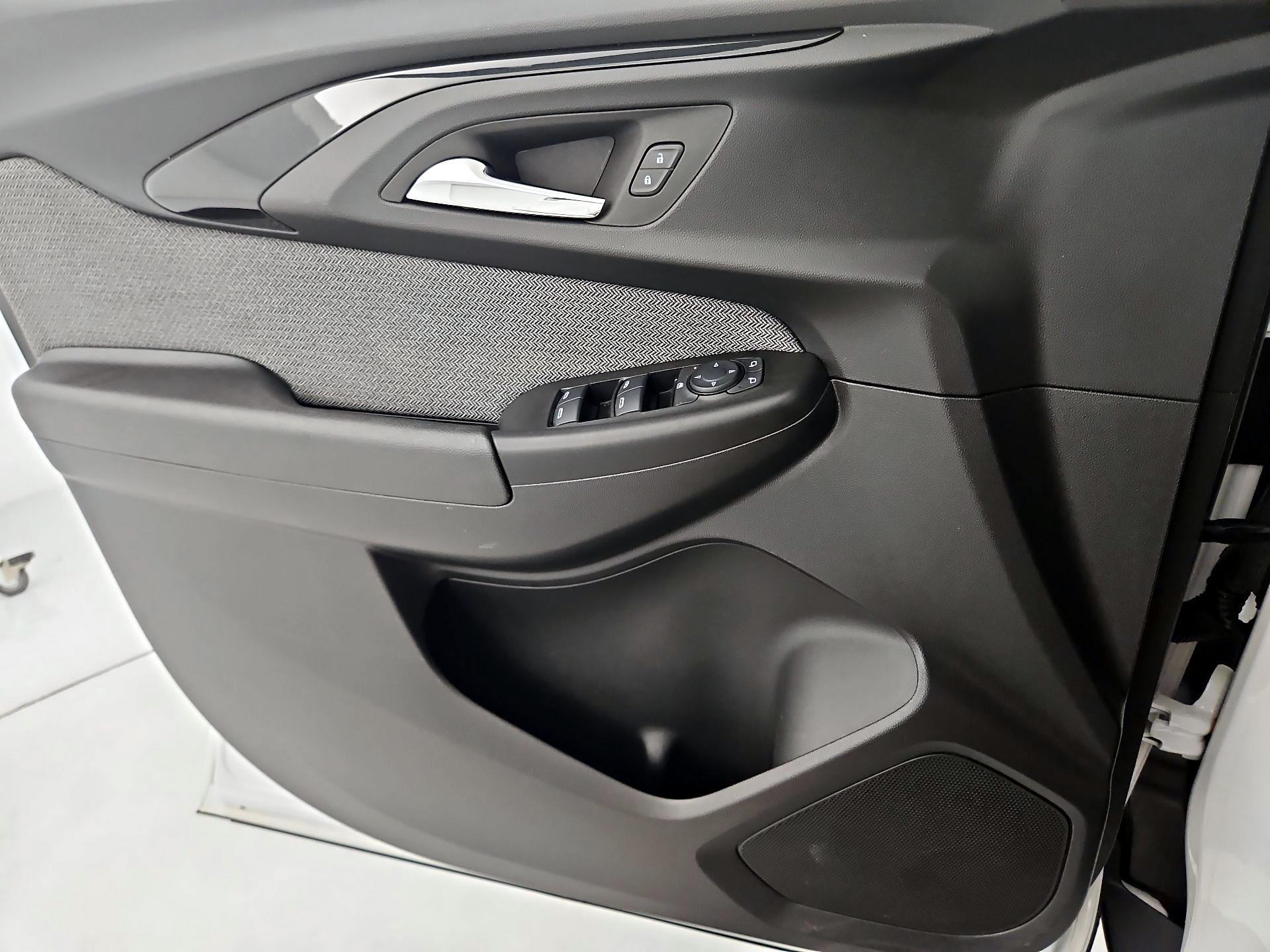 Thumbnail: 2023 Chevrolet TrailBlazer - 12