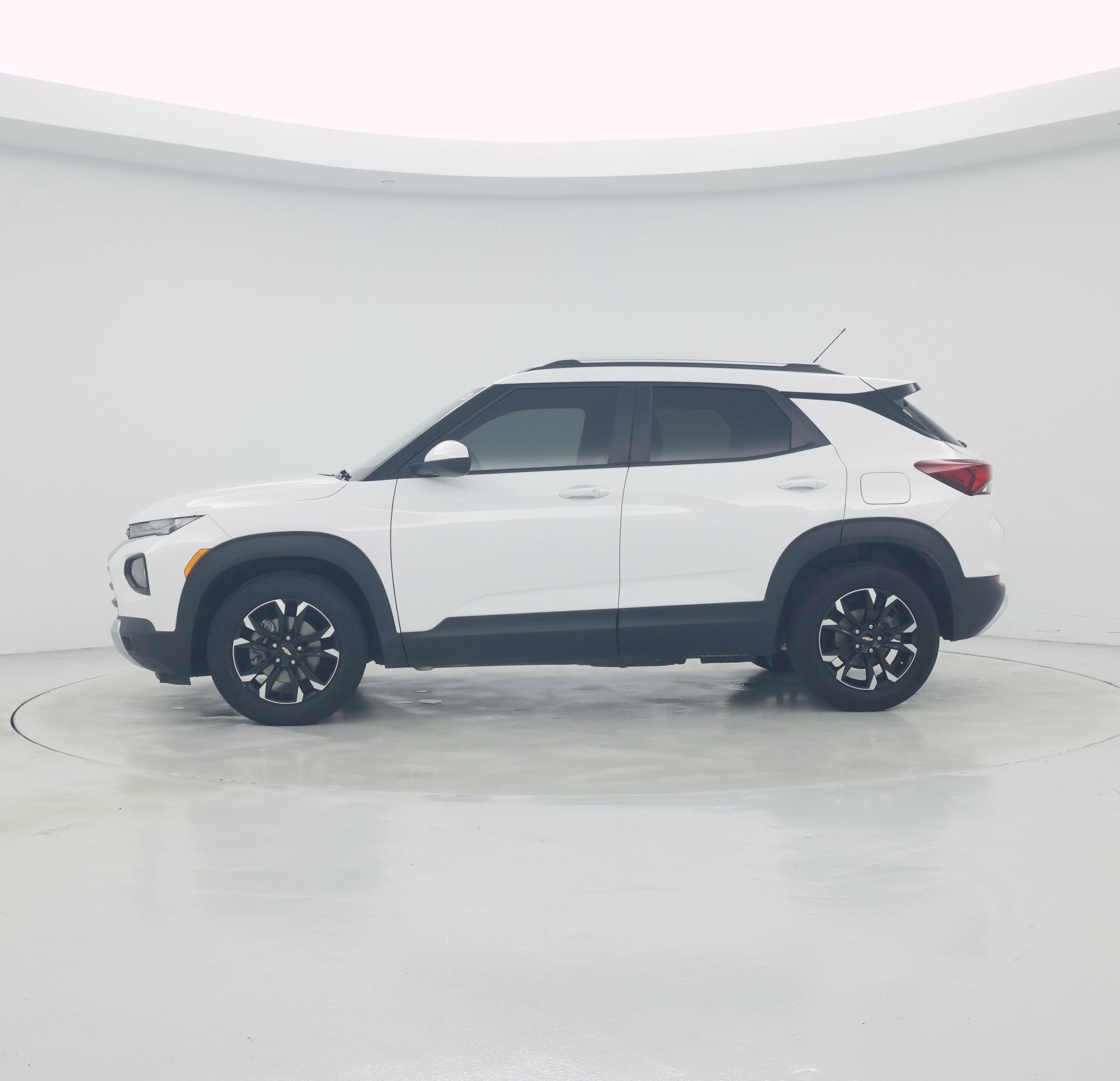 Thumbnail: 2023 Chevrolet TrailBlazer - 3