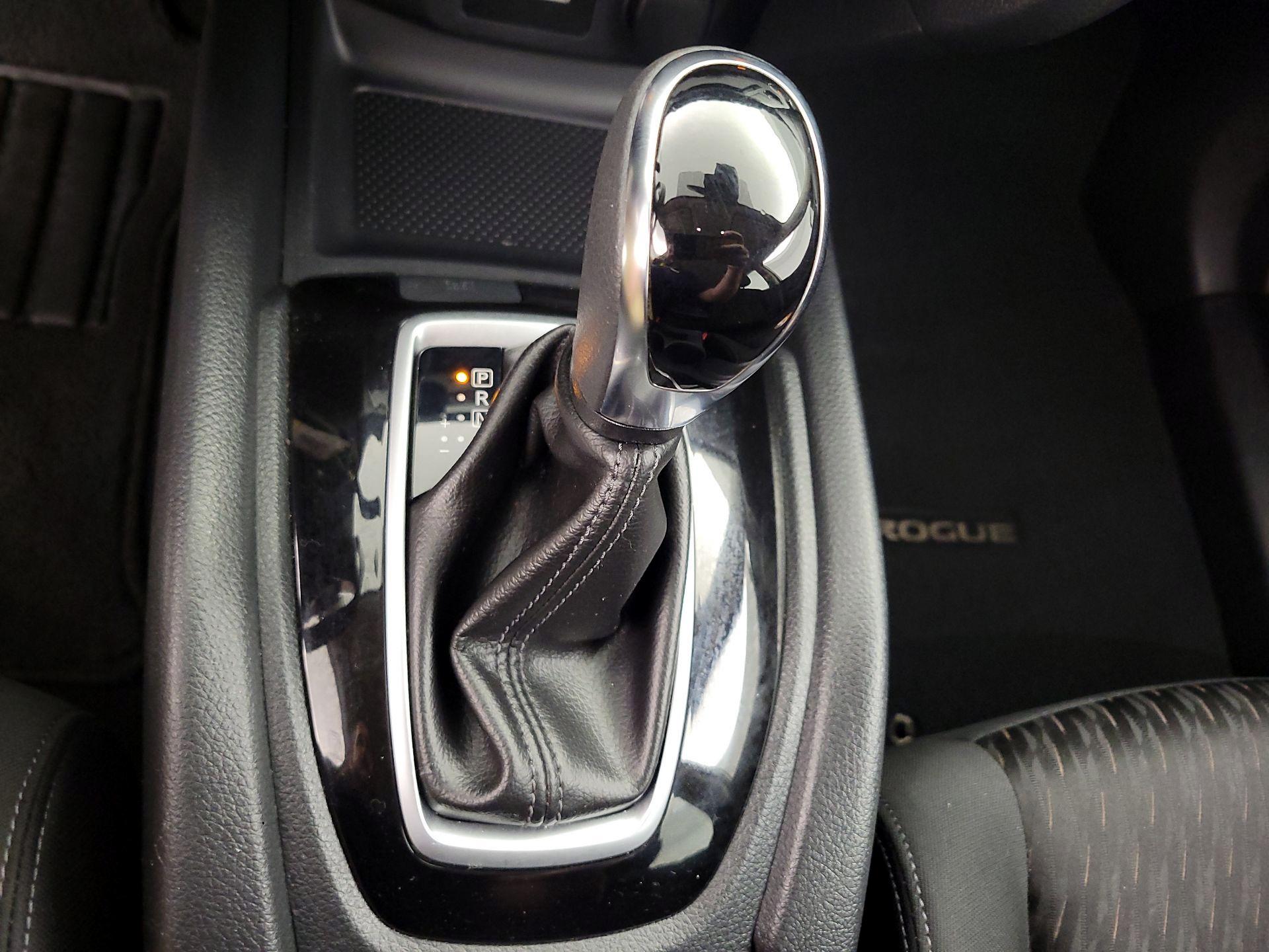 Thumbnail: 2019 Nissan Rogue - 18