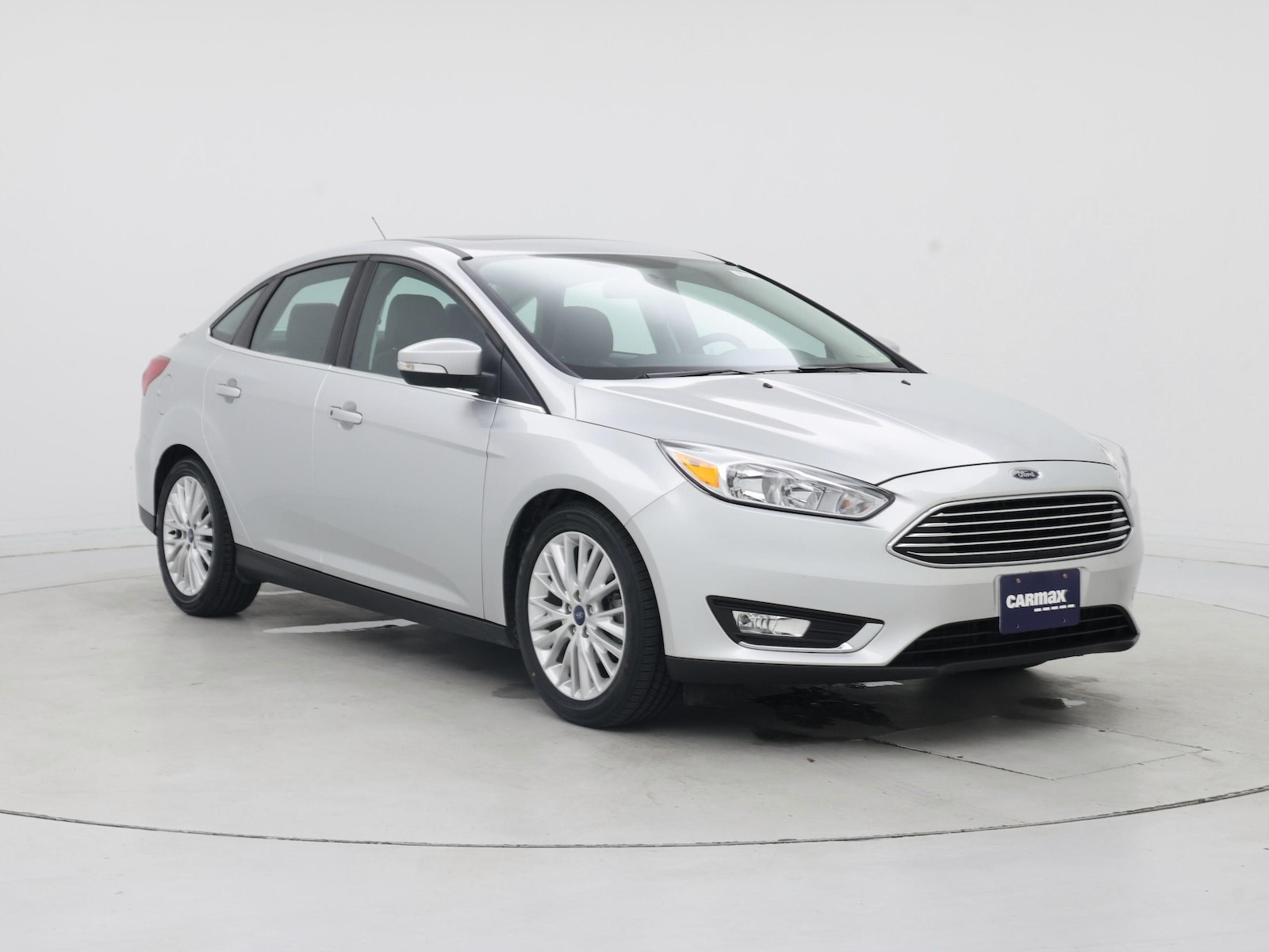 2017 Ford Focus Titanium - Photo 2