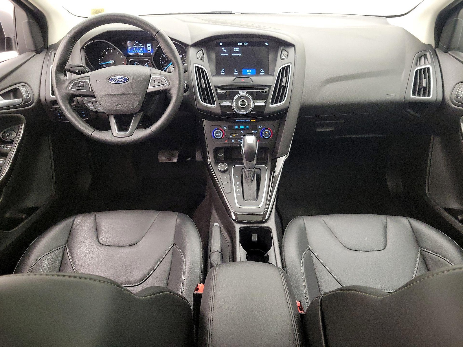 2017 Ford Focus Titanium - Photo 10