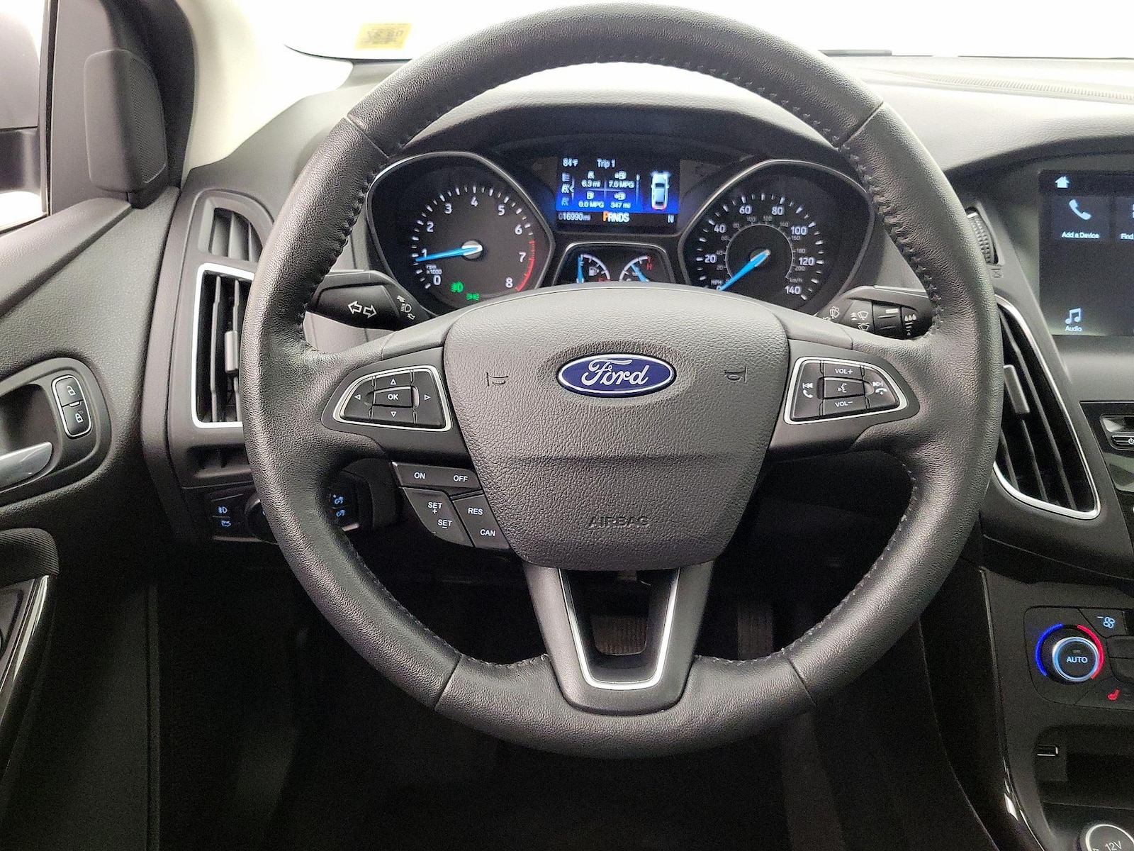 2017 Ford Focus Titanium - Photo 11