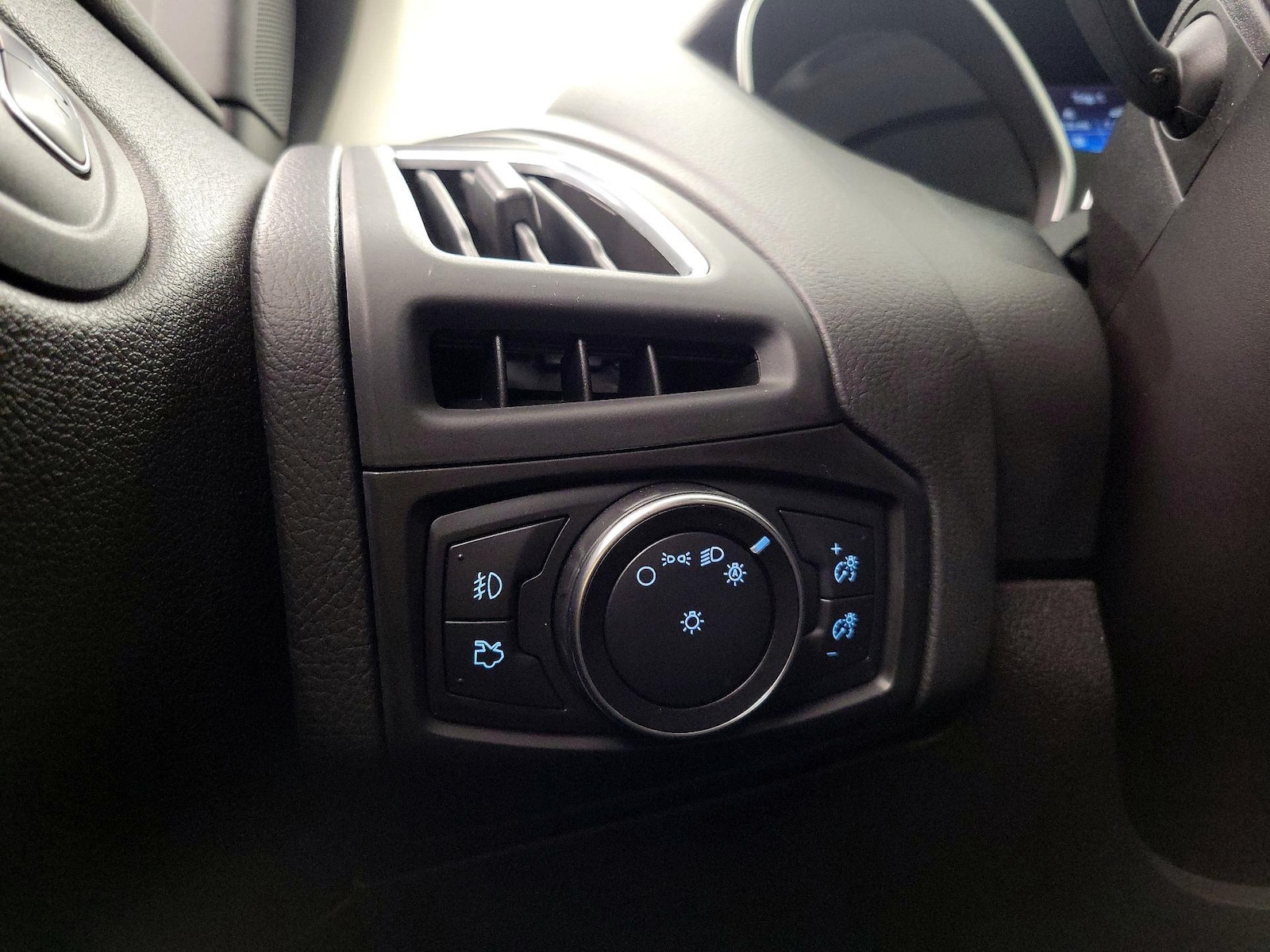 2017 Ford Focus Titanium - Photo 14