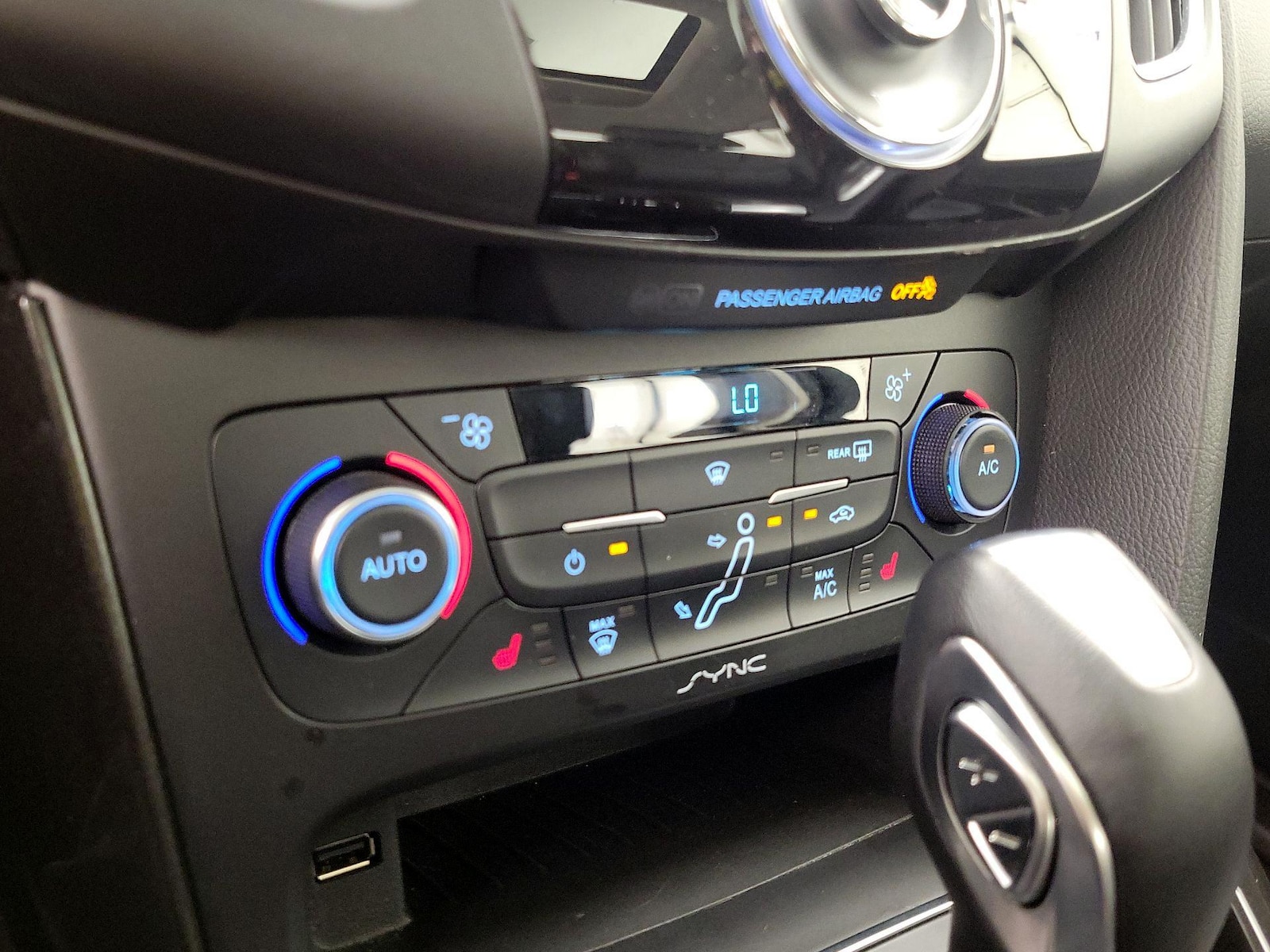 2017 Ford Focus Titanium - Photo 17