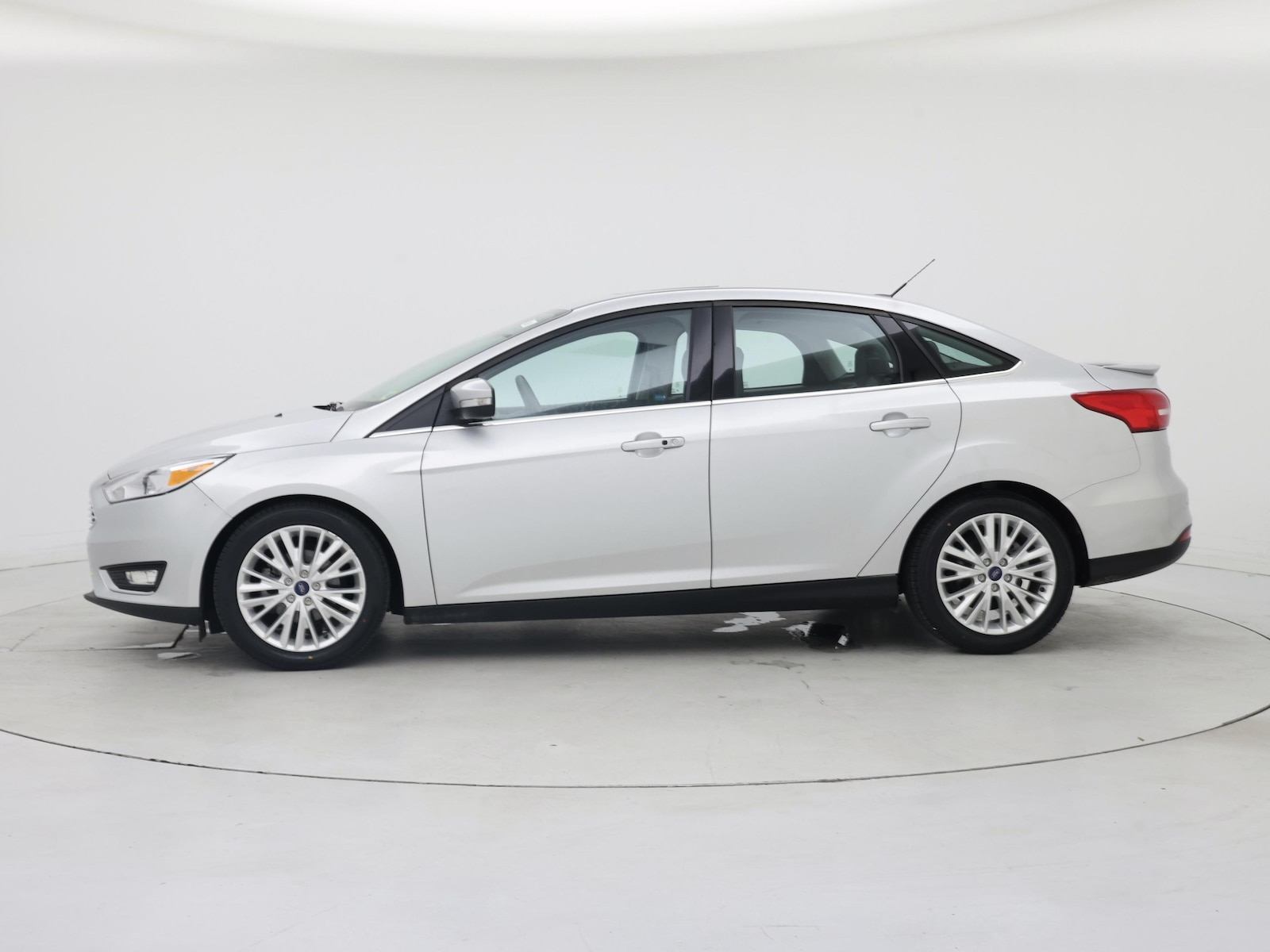 2017 Ford Focus Titanium - Photo 4