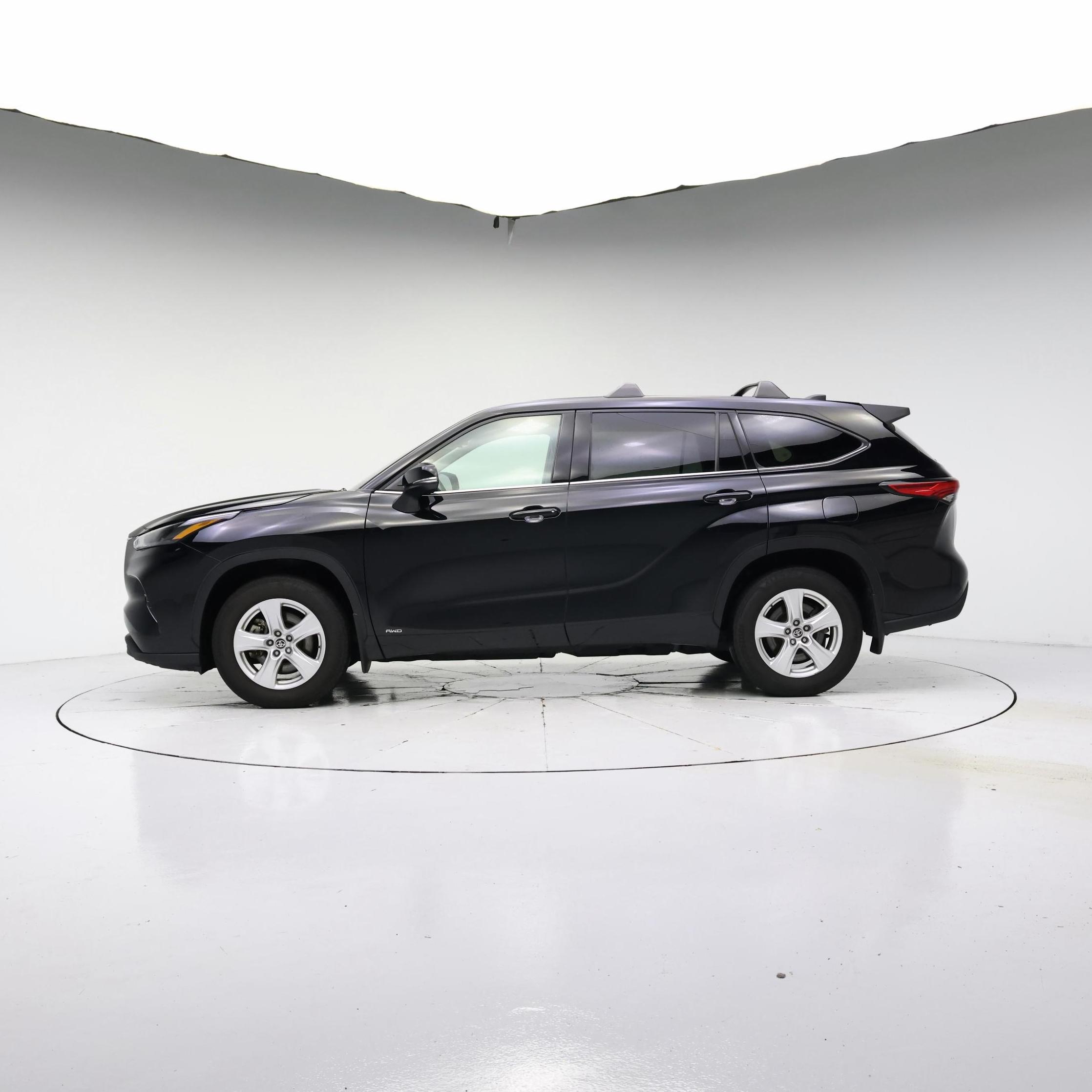 Thumbnail: 2022 Toyota Highlander - 3