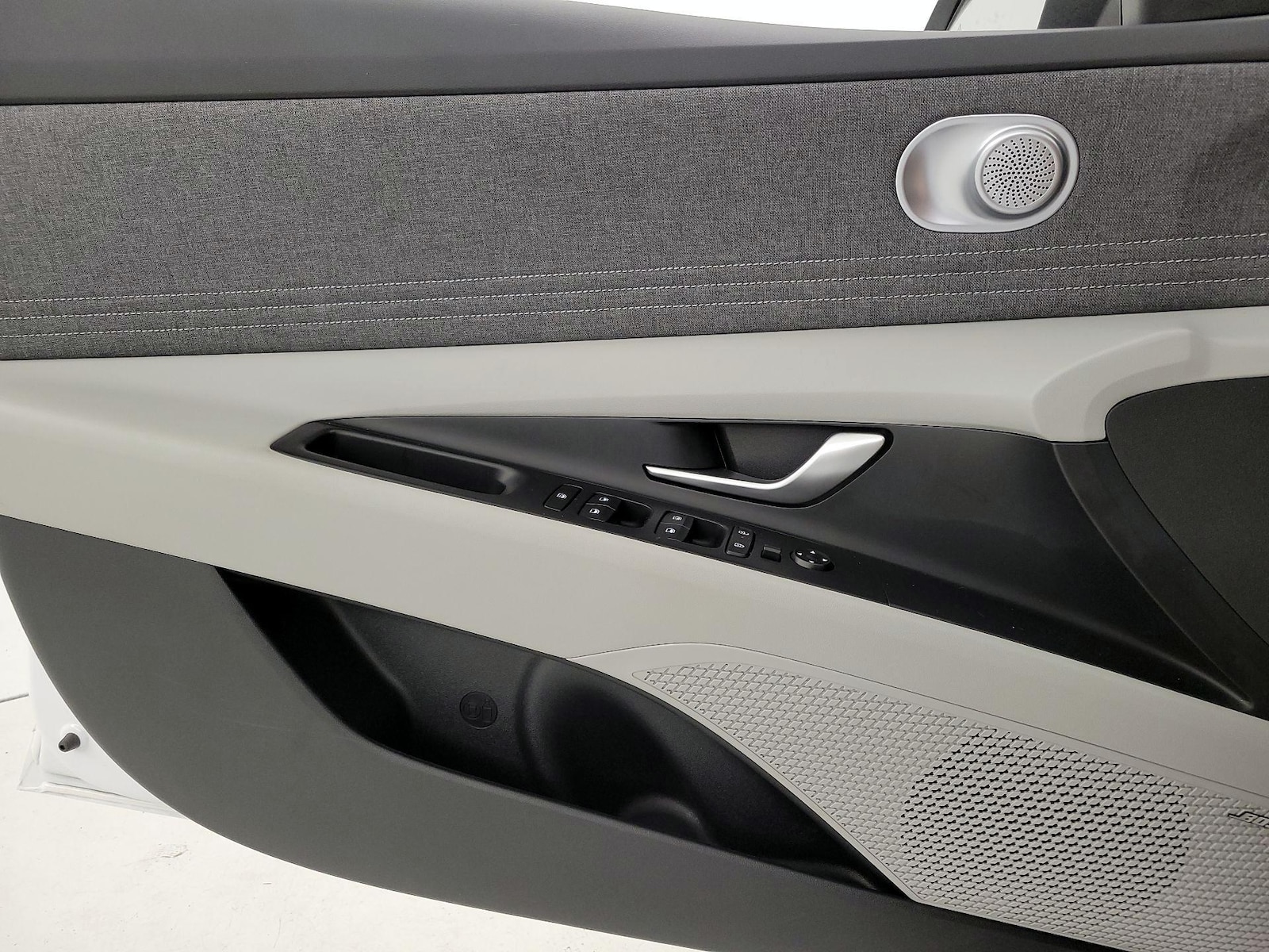 2025 Hyundai Elantra Limited - Photo 13