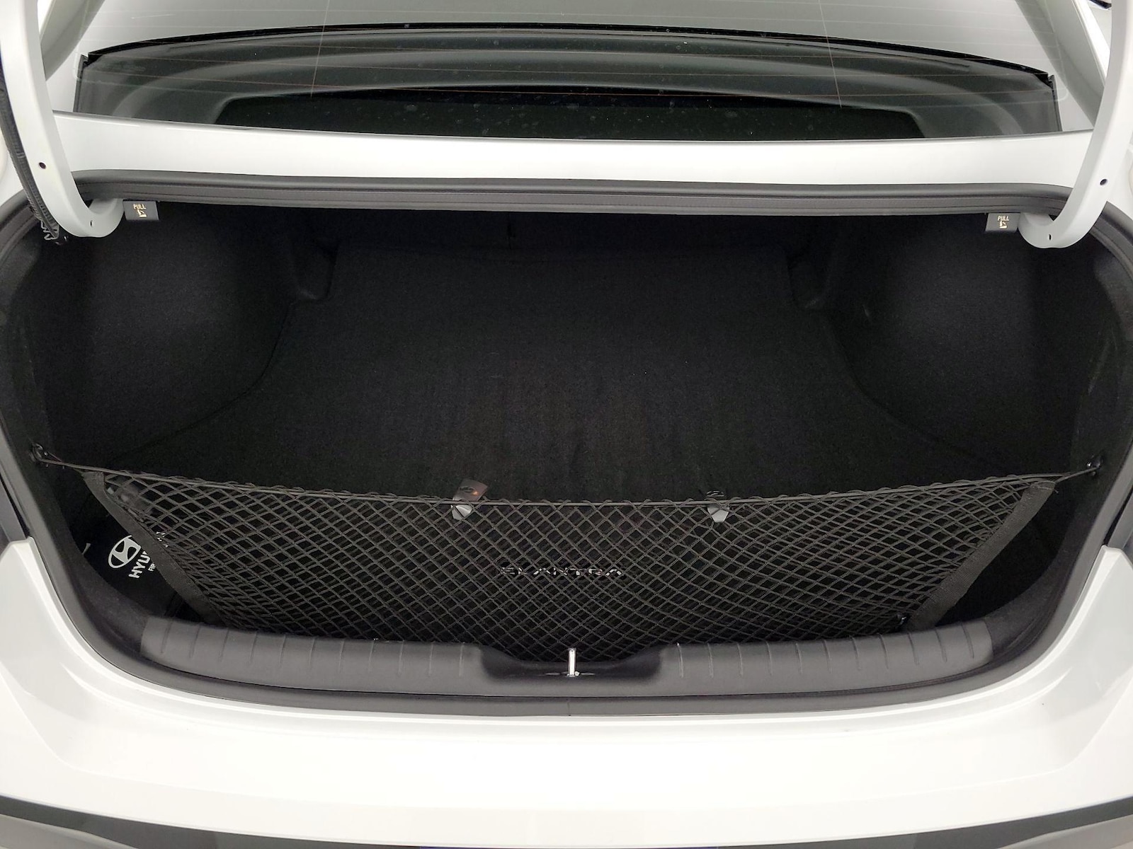 2025 Hyundai Elantra Limited - Photo 23