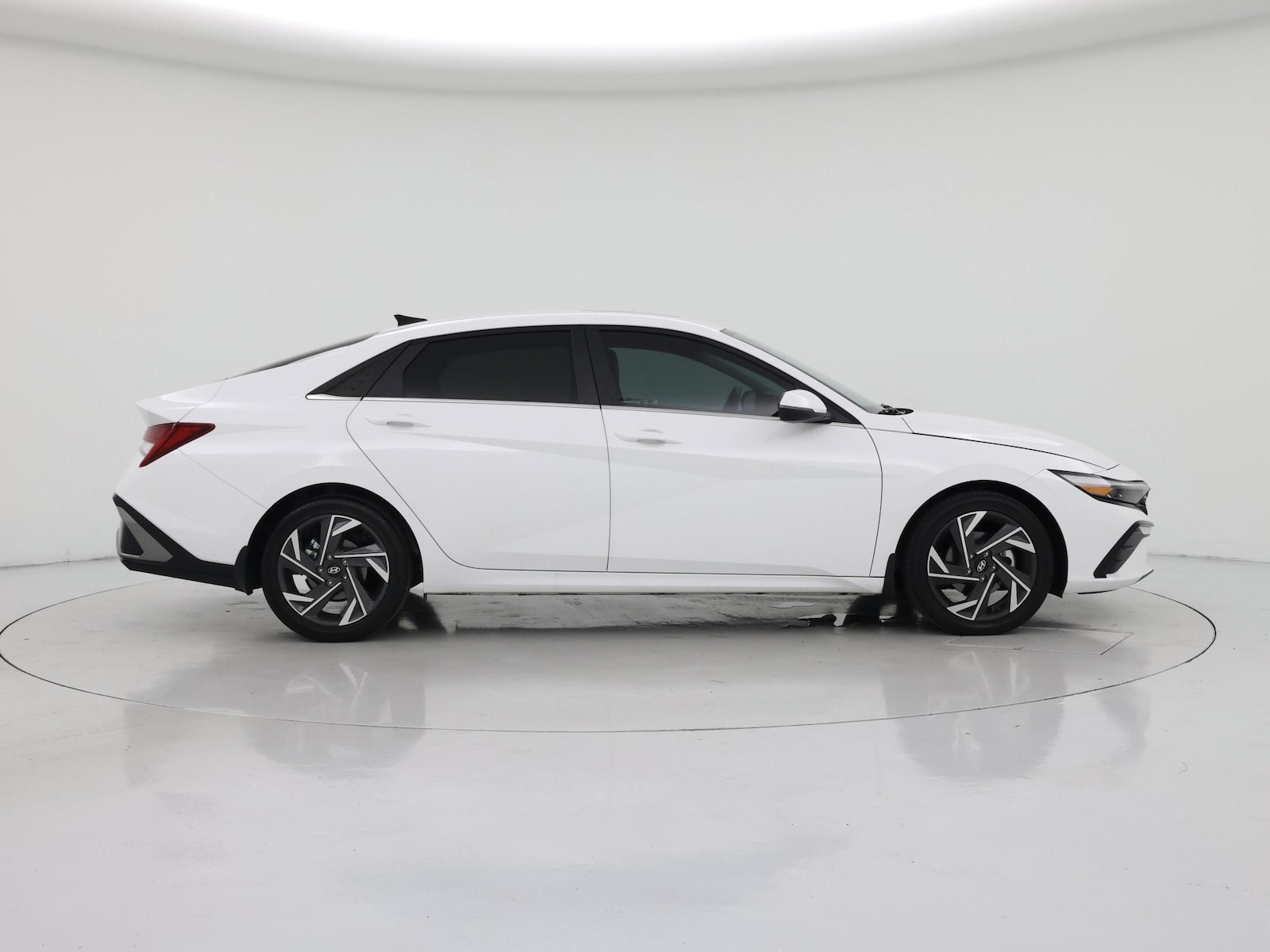 2025 Hyundai Elantra Limited - Photo 8