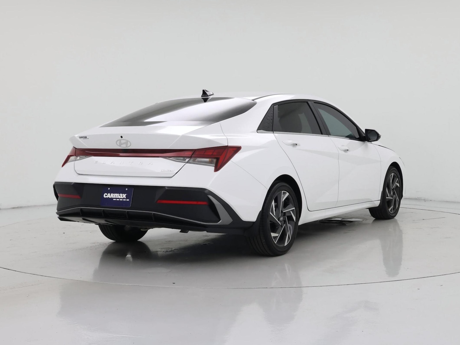2025 Hyundai Elantra Limited - Photo 9