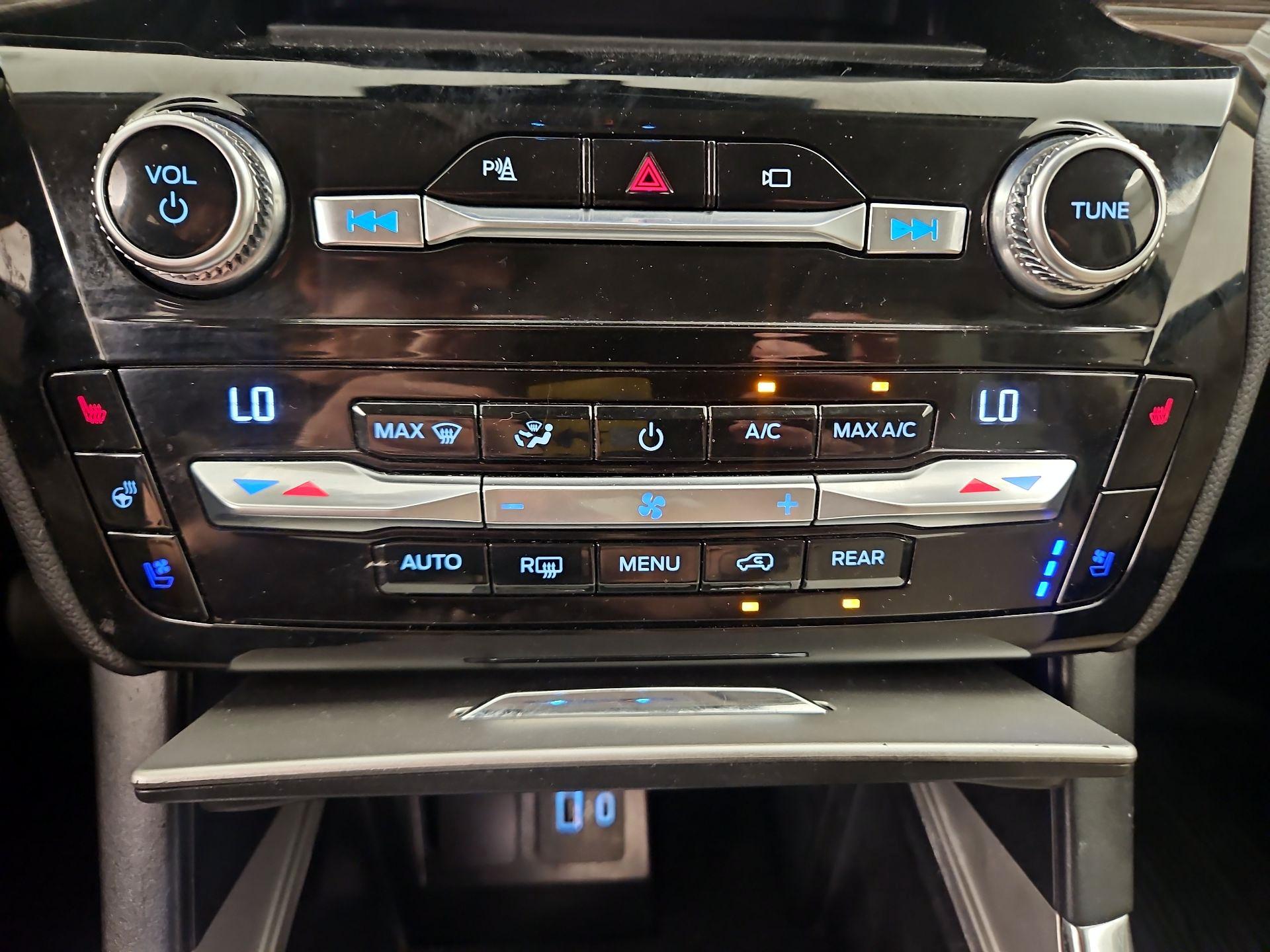 Thumbnail: 2021 Ford Explorer - 16