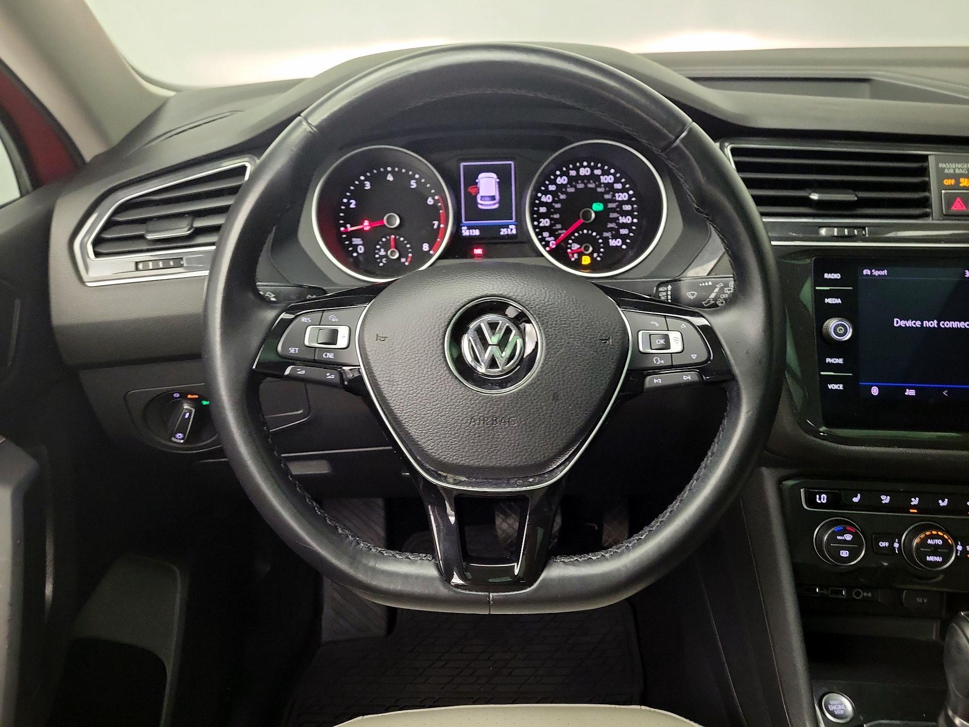 Thumbnail: 2018 Volkswagen Tiguan - 10