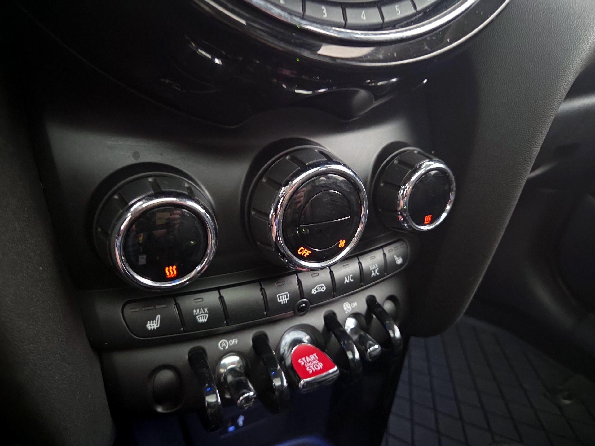 Thumbnail: 2019 MINI Cooper Hardtop - 16