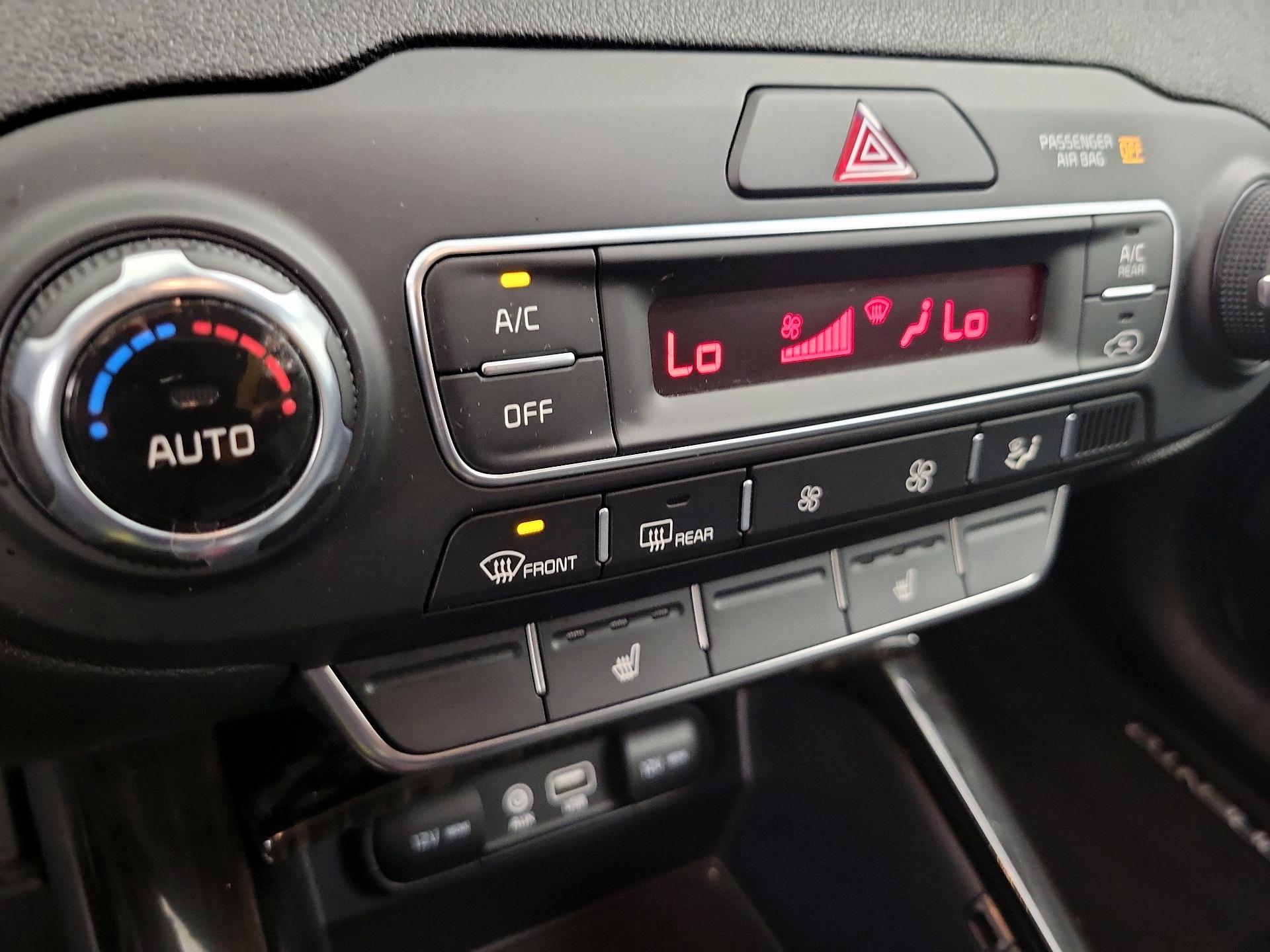 Thumbnail: 2019 Kia Sorento - 17