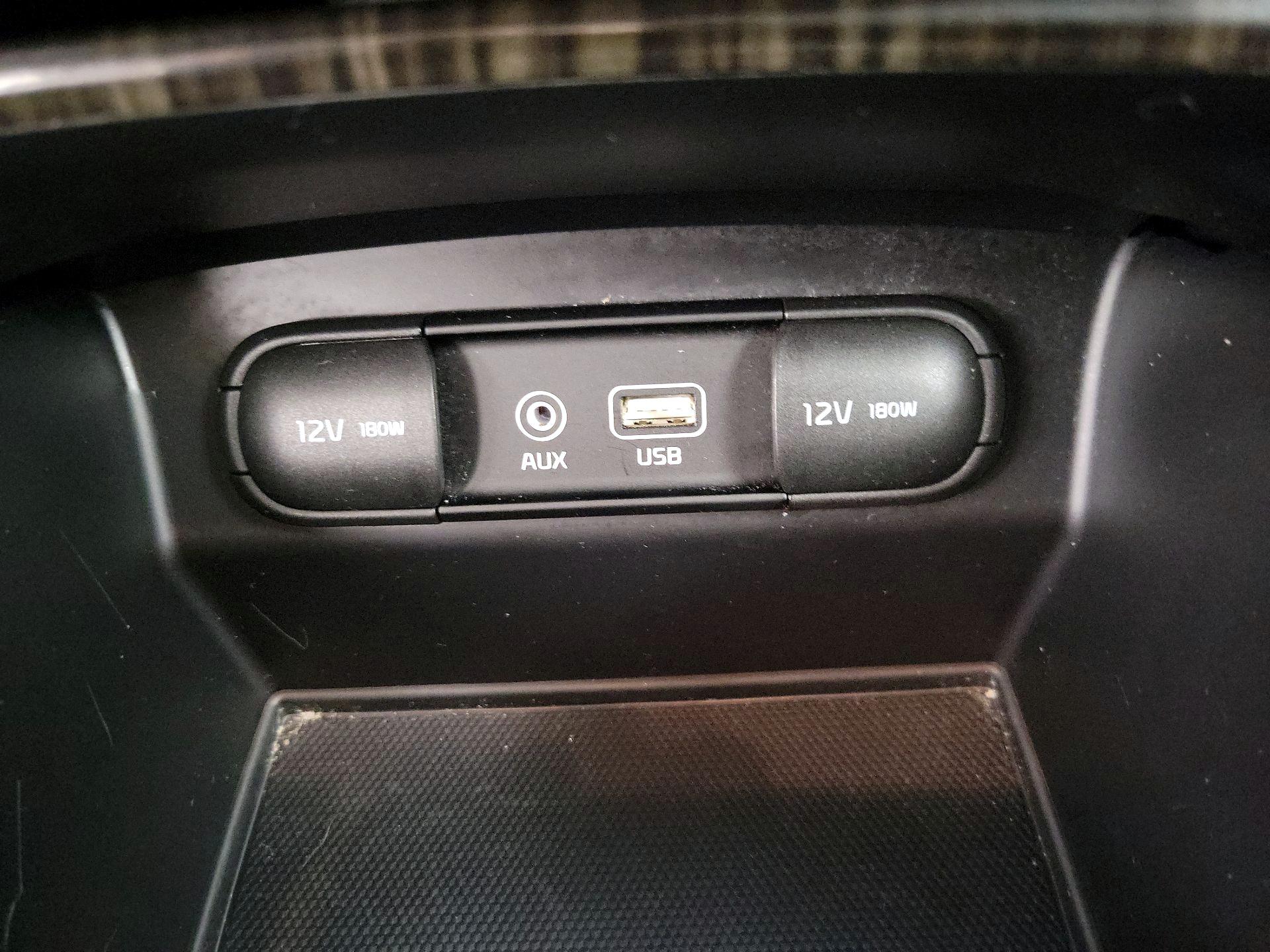Thumbnail: 2019 Kia Sorento - 19